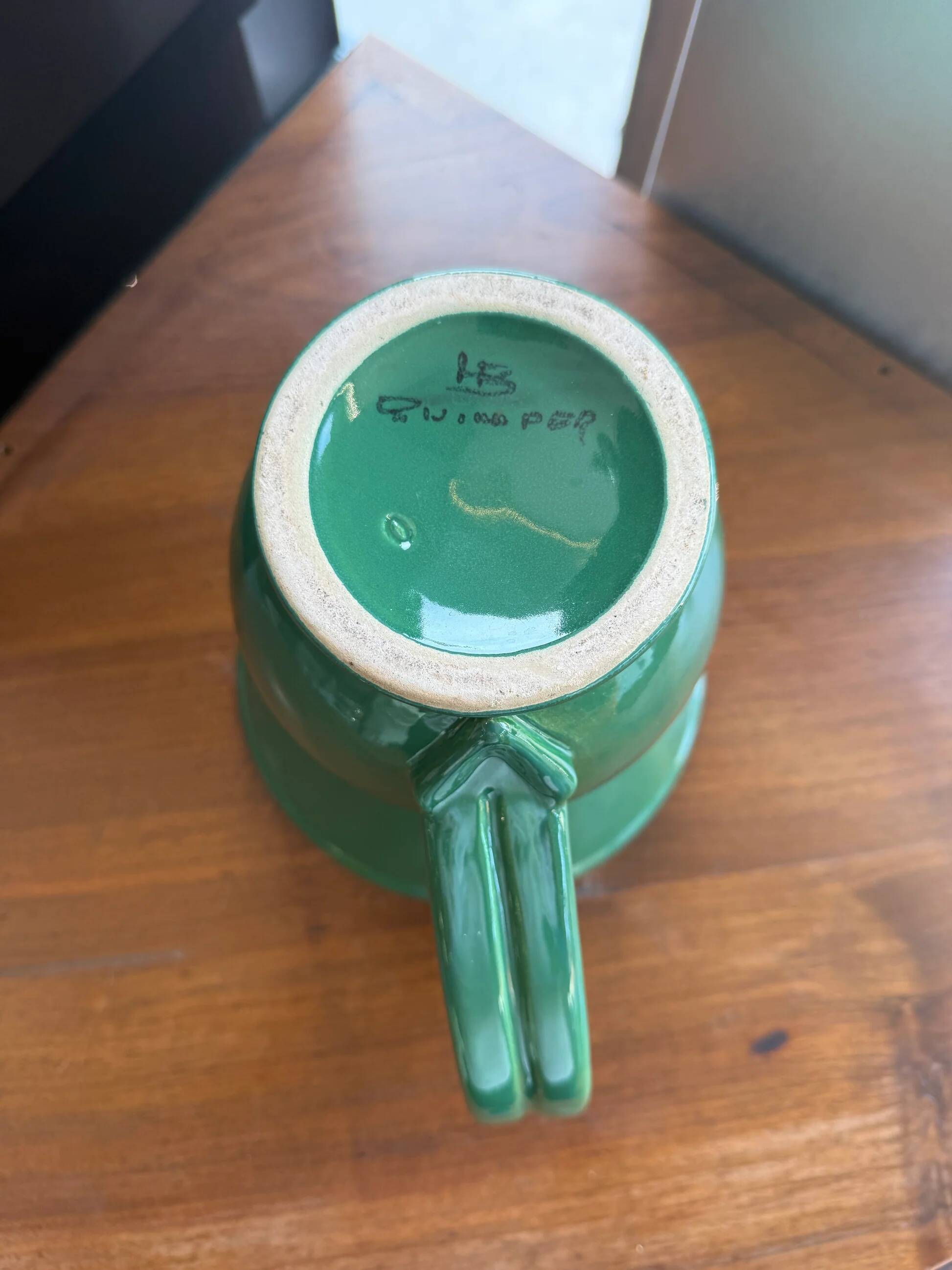 Pichet, pot à eau en faïence émaillée verte – HB Quimper, période art déco