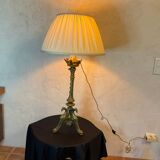 Lampe pique cierge bronze tripodes décor aigle
