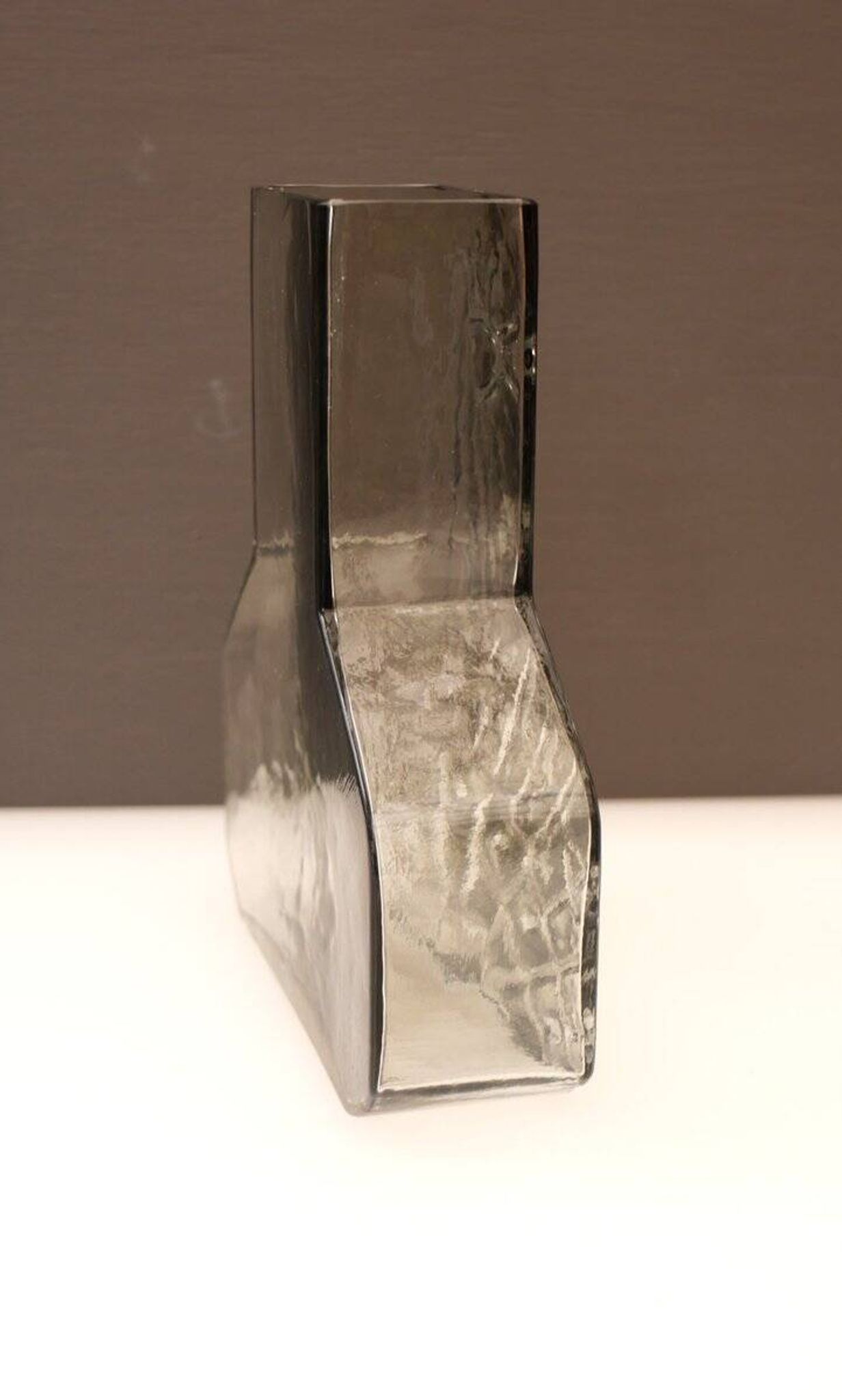 Mid-century Scandinavian modern art glass vase by Wiktor Berndt for Flygsfors, Sweden