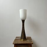 Lampe de table Sonja Katzin mid-century laiton et verre opalin