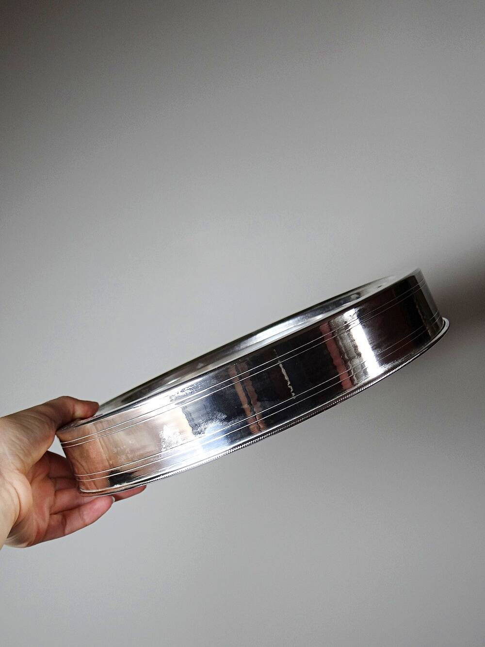 Rare vintage oriental covered serving dish in silver-plated metal, mid-20th century.