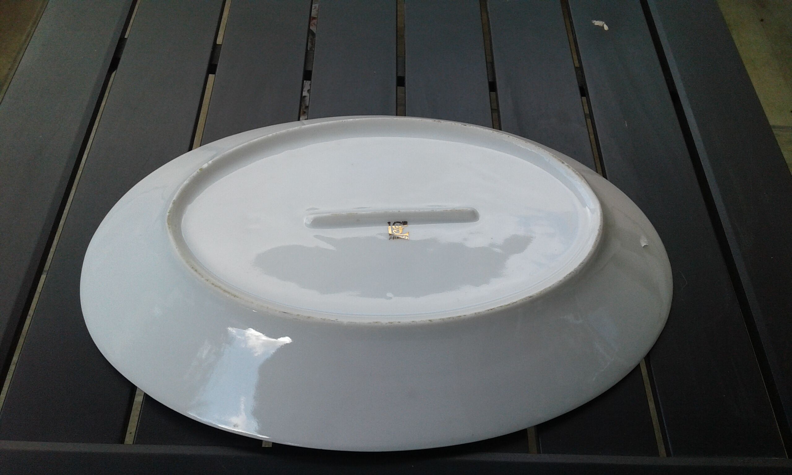 Oval dish in porcelain signed LJ & cie