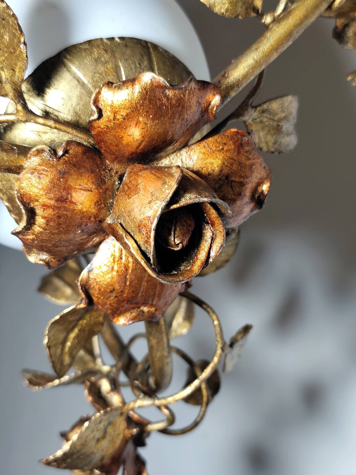 Suspension en fer forgé et enfeuille d'or, Espagne, années 1970
