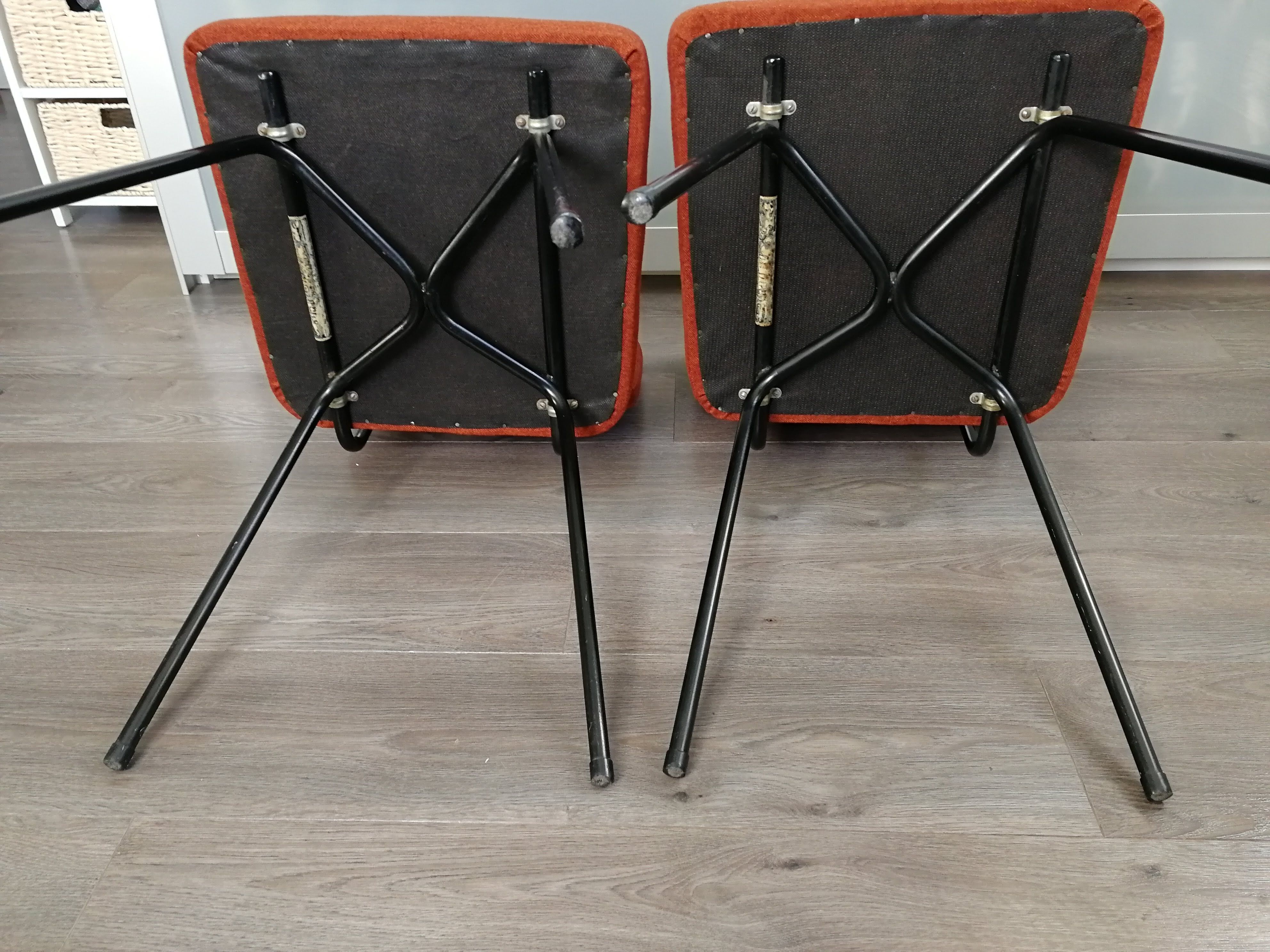 Paire de chaises C57 par Paul Geoffroy édition Airborne