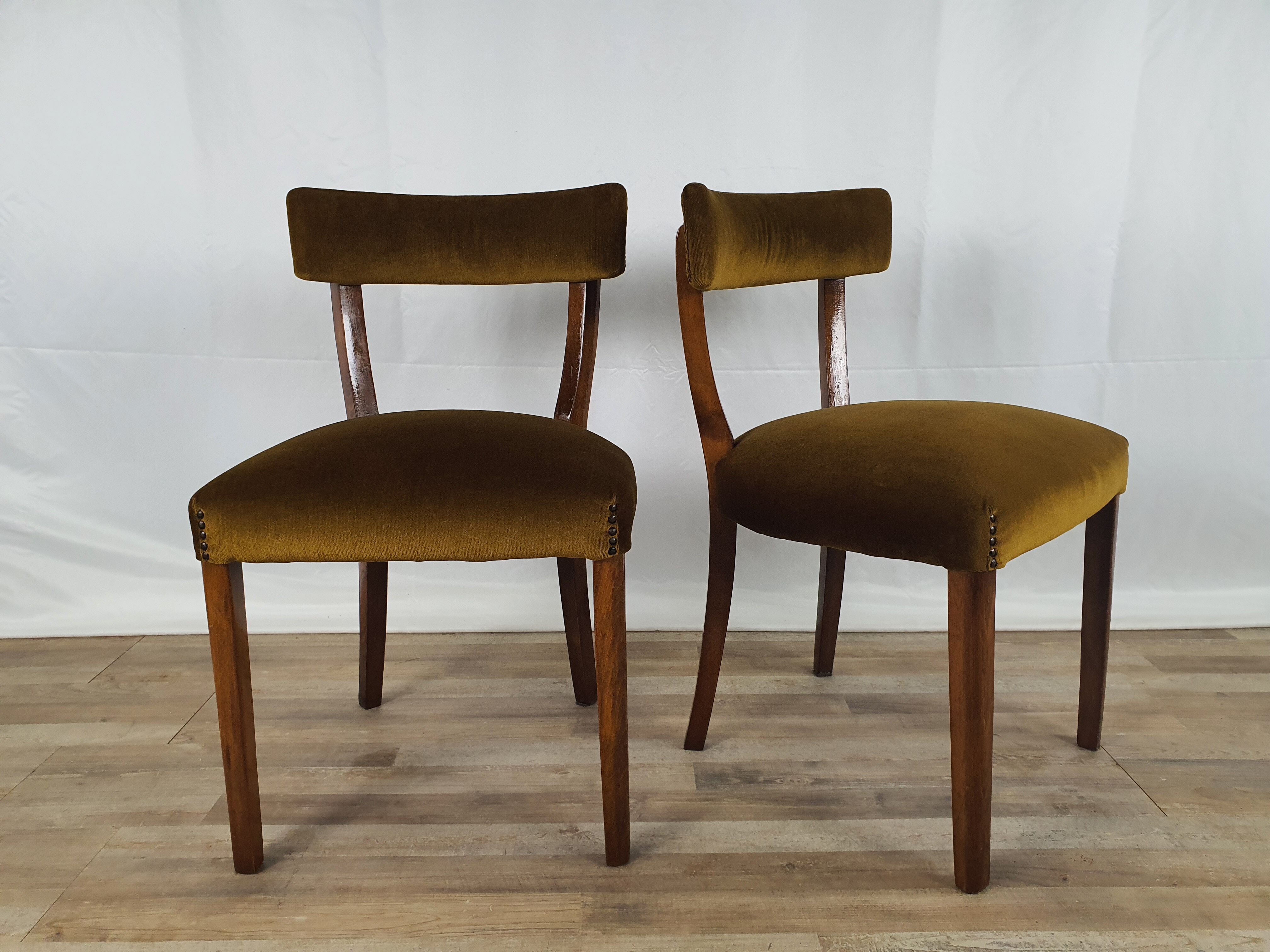 Set of two padded chamber armchairs