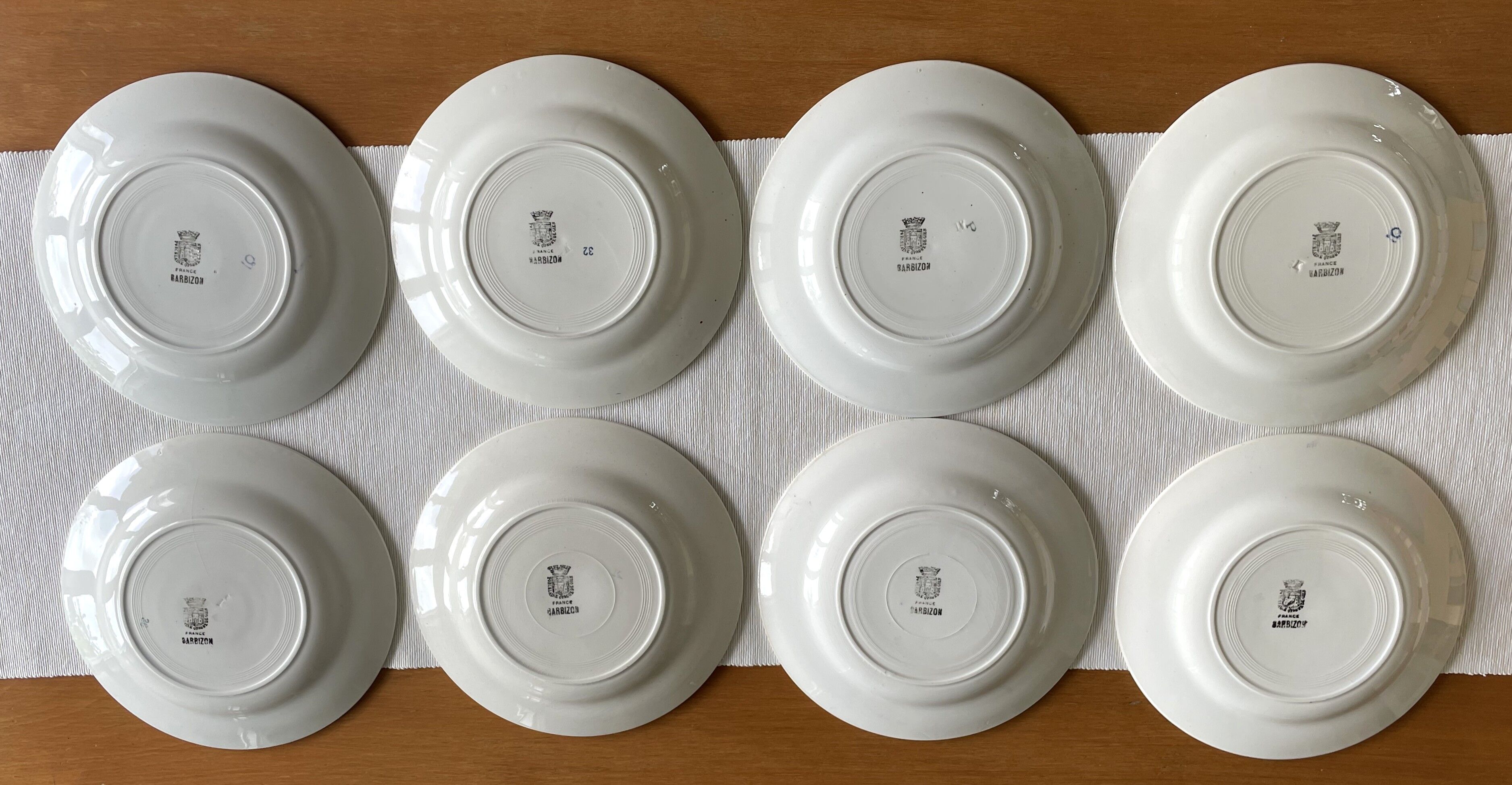 8 antique flat plates in Gien earthenware