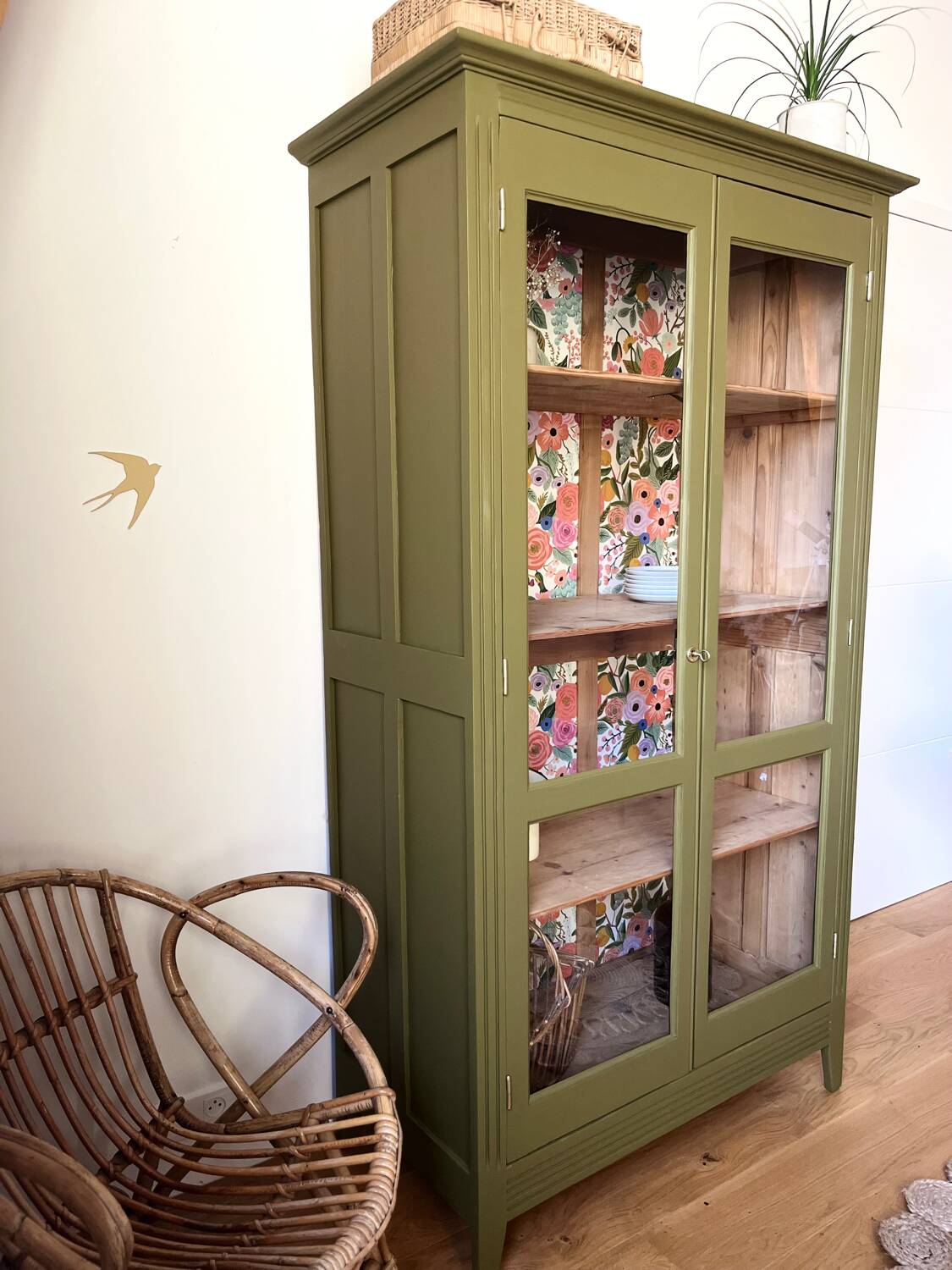 Parisian showcase cabinet
