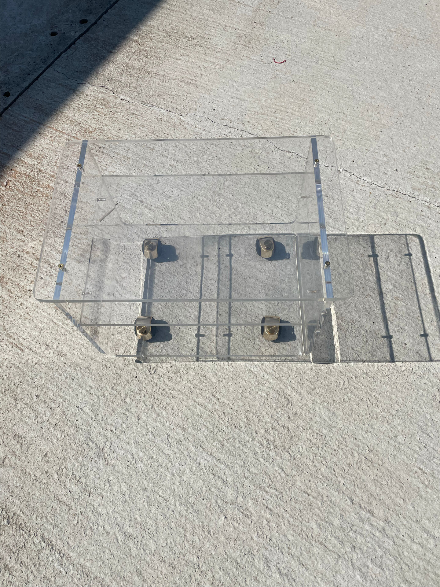 Table de dessert en plexiglas par David Lange – Les Invisibles du Marais, années 1970