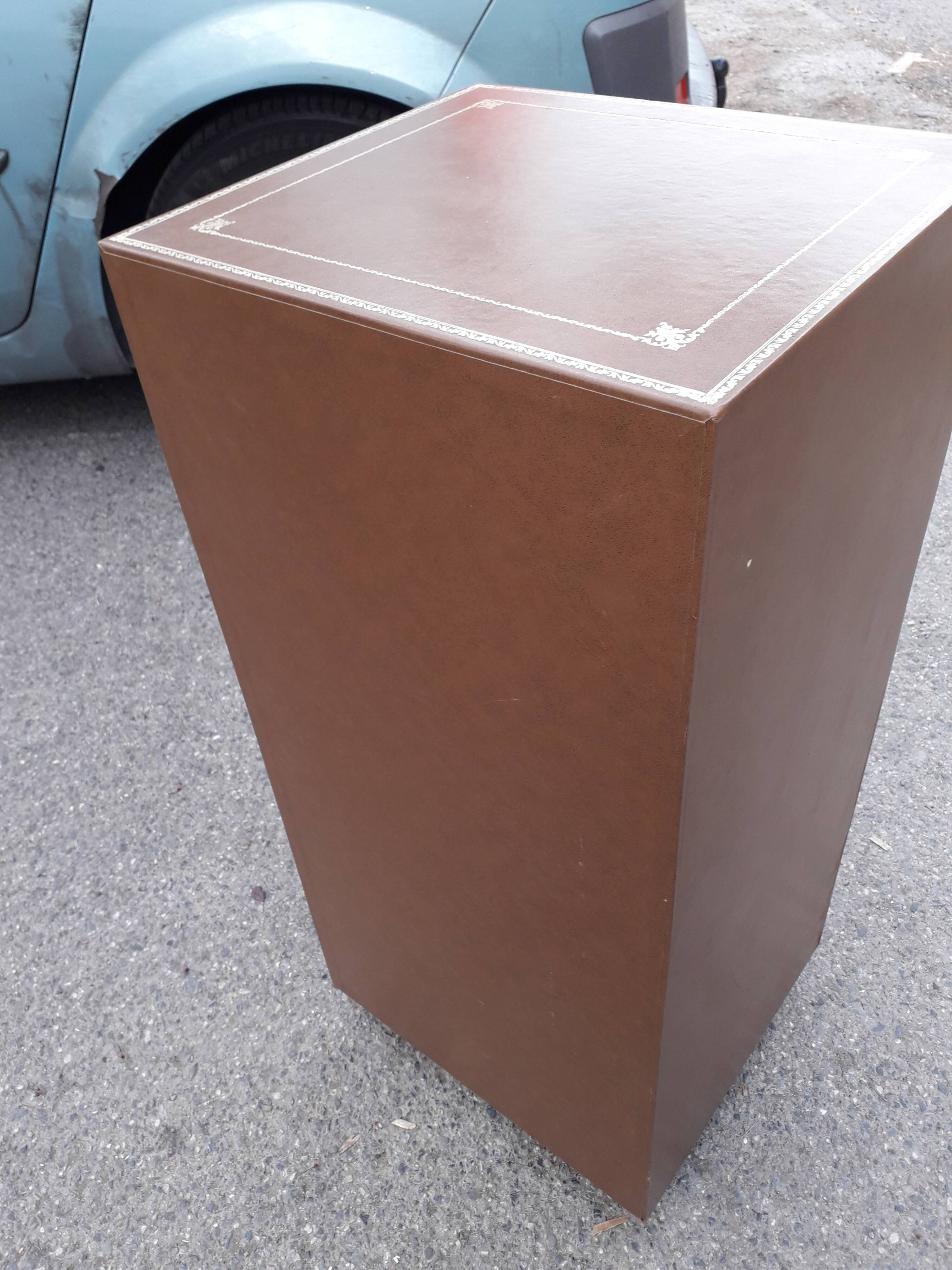 Leather cardboard boxer