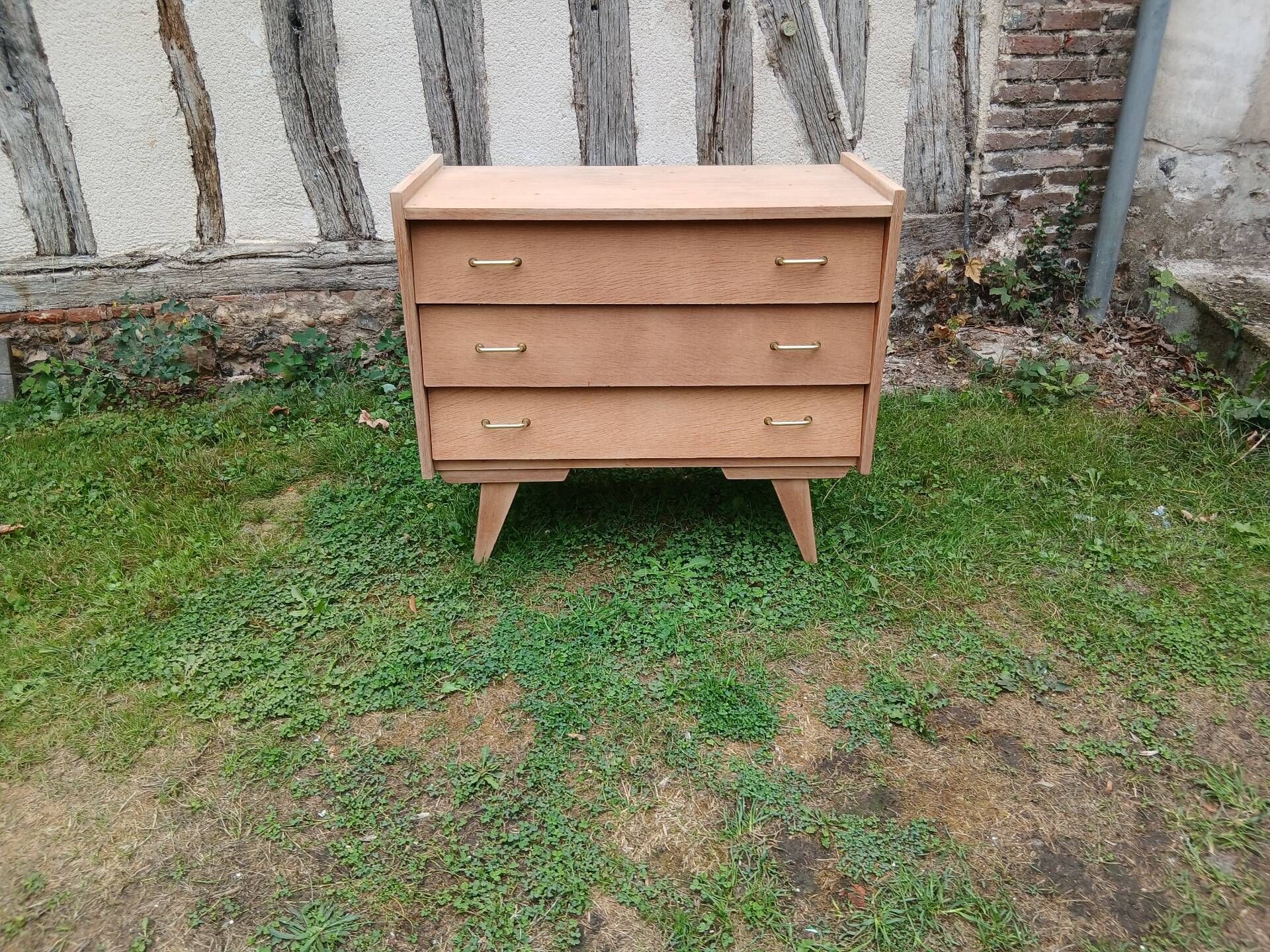 Commode 3 tiroirs pieds compas bois brut