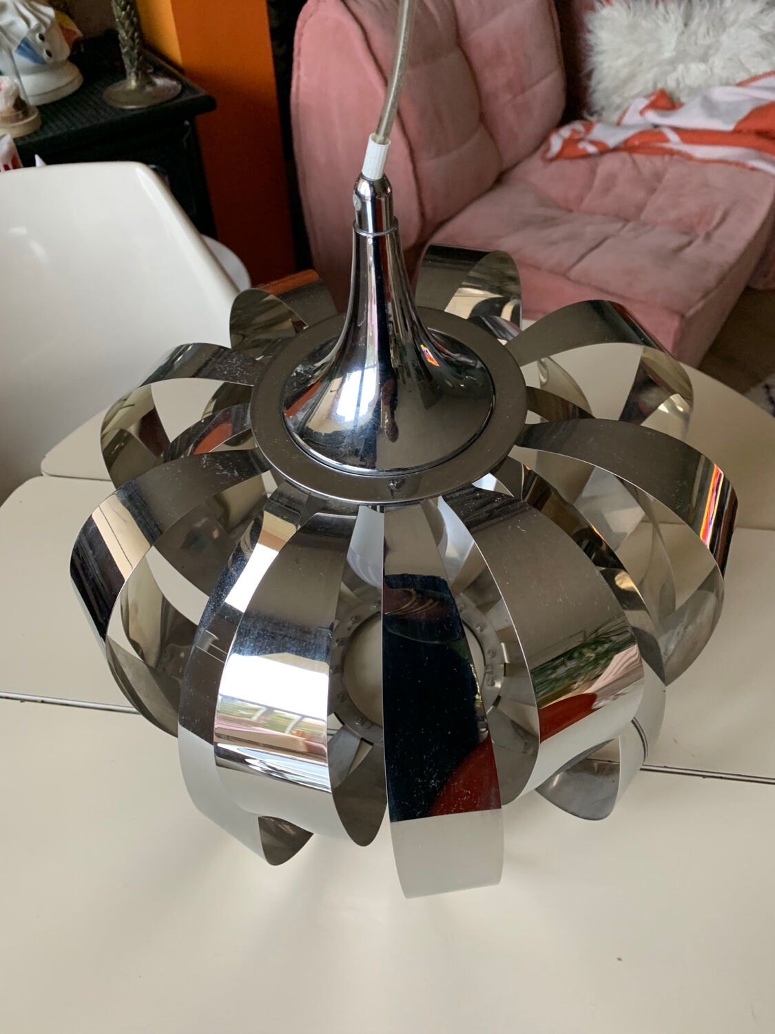 Suspension chrome metal flower