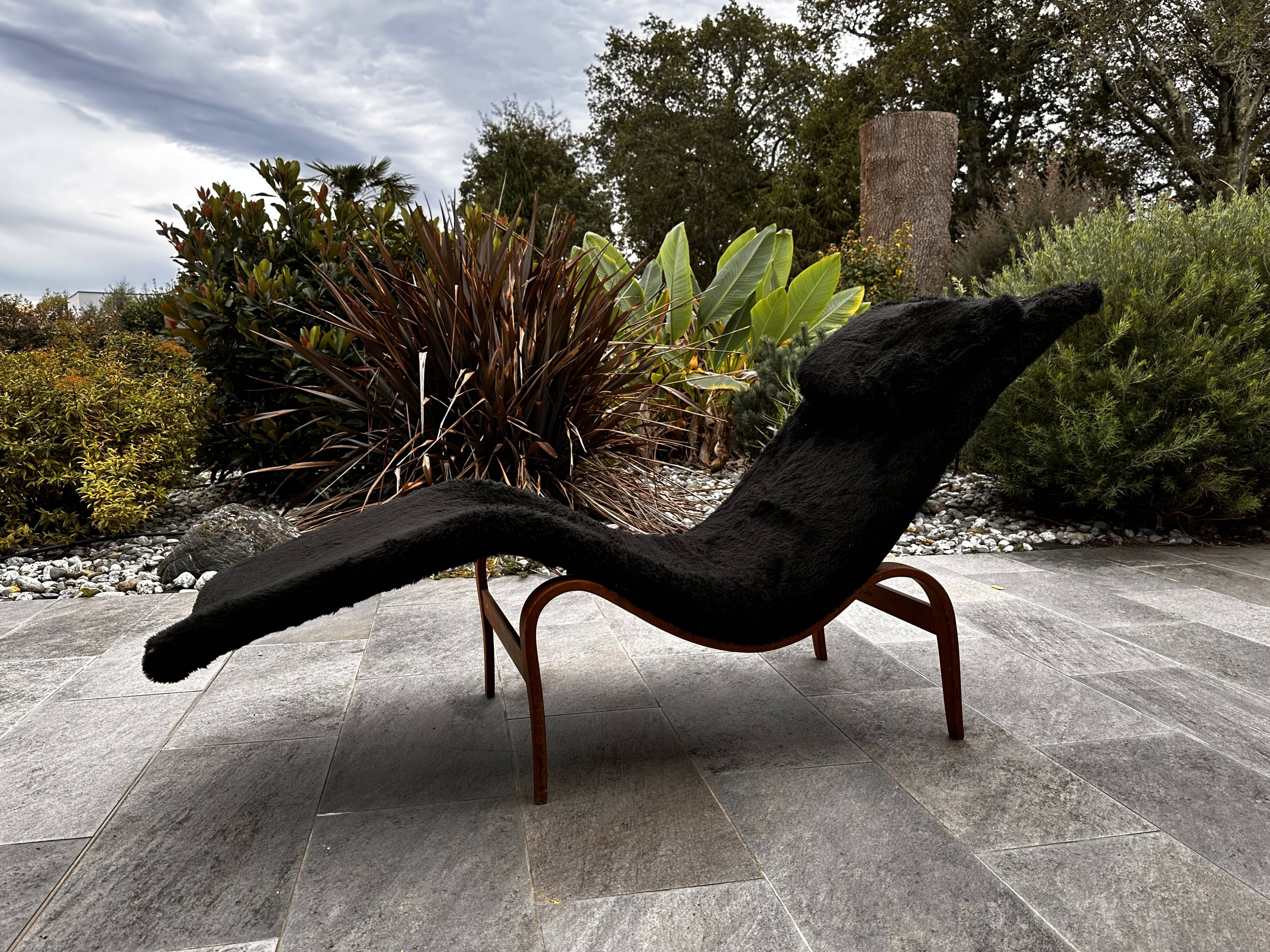 Model 36 lounge chair called "Pernilla" by Bruno Mathsson