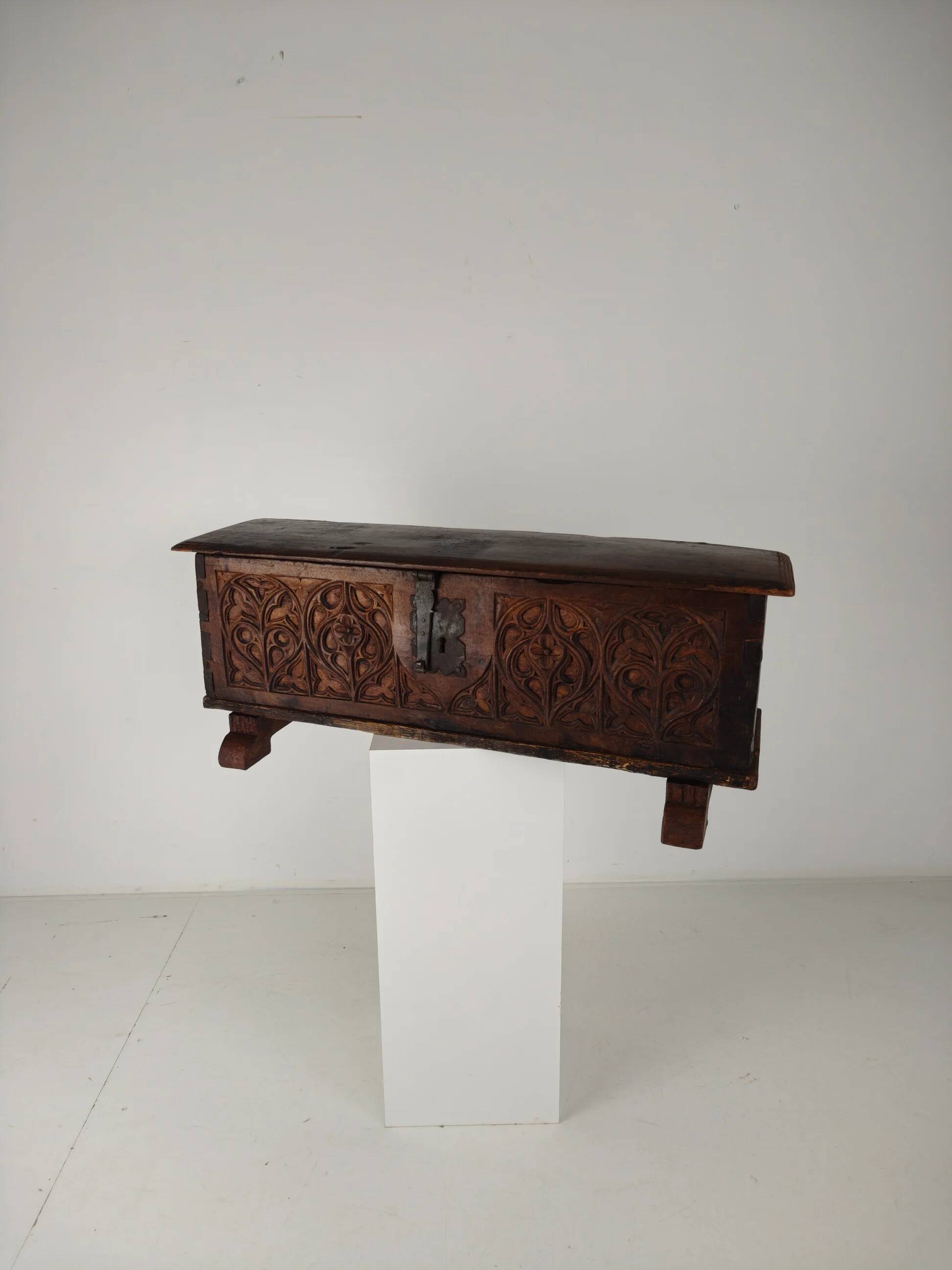 Gothic Spanish chest – 16th late/17th early century