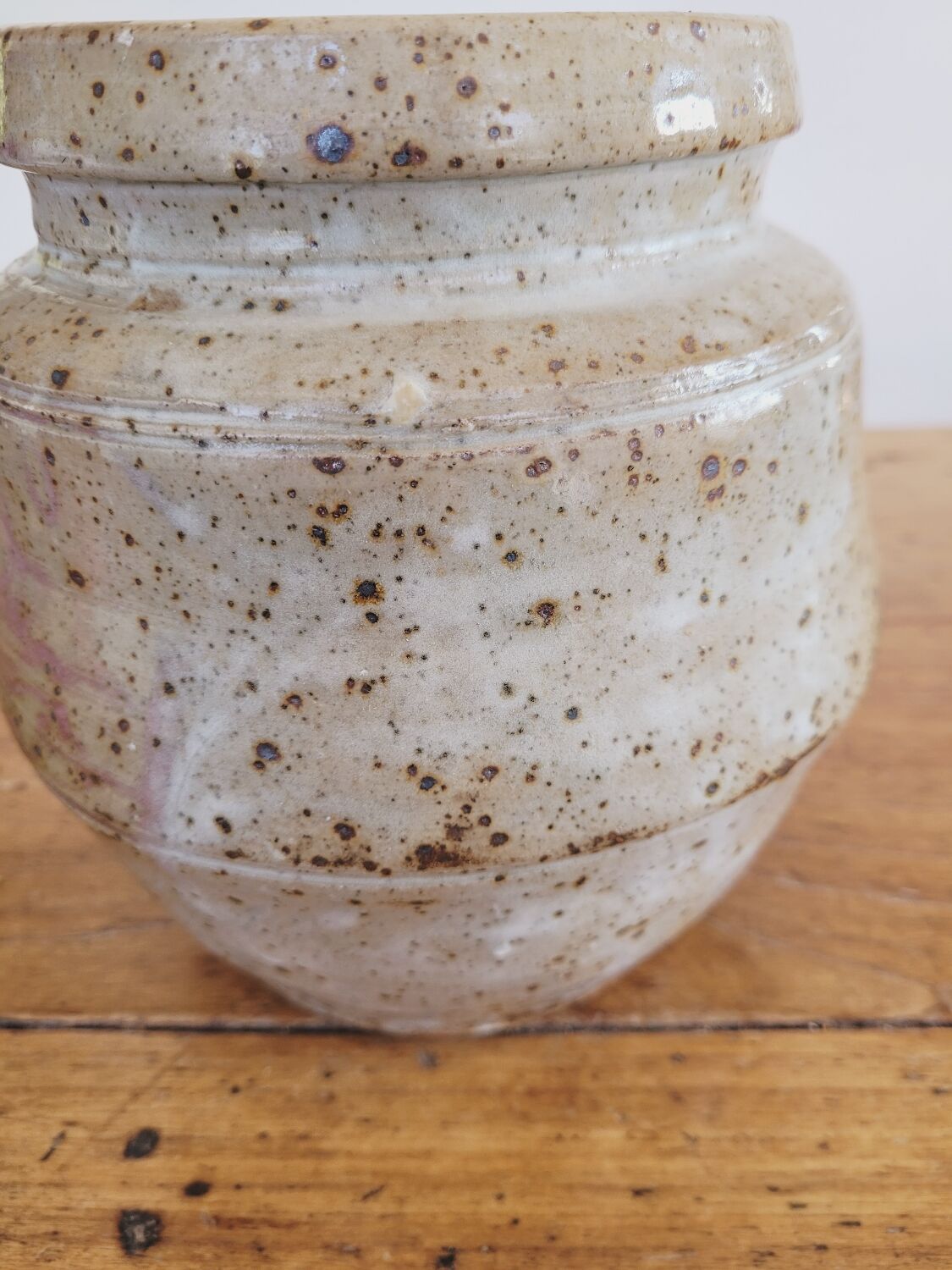 Vase / pot sandstone pyrity