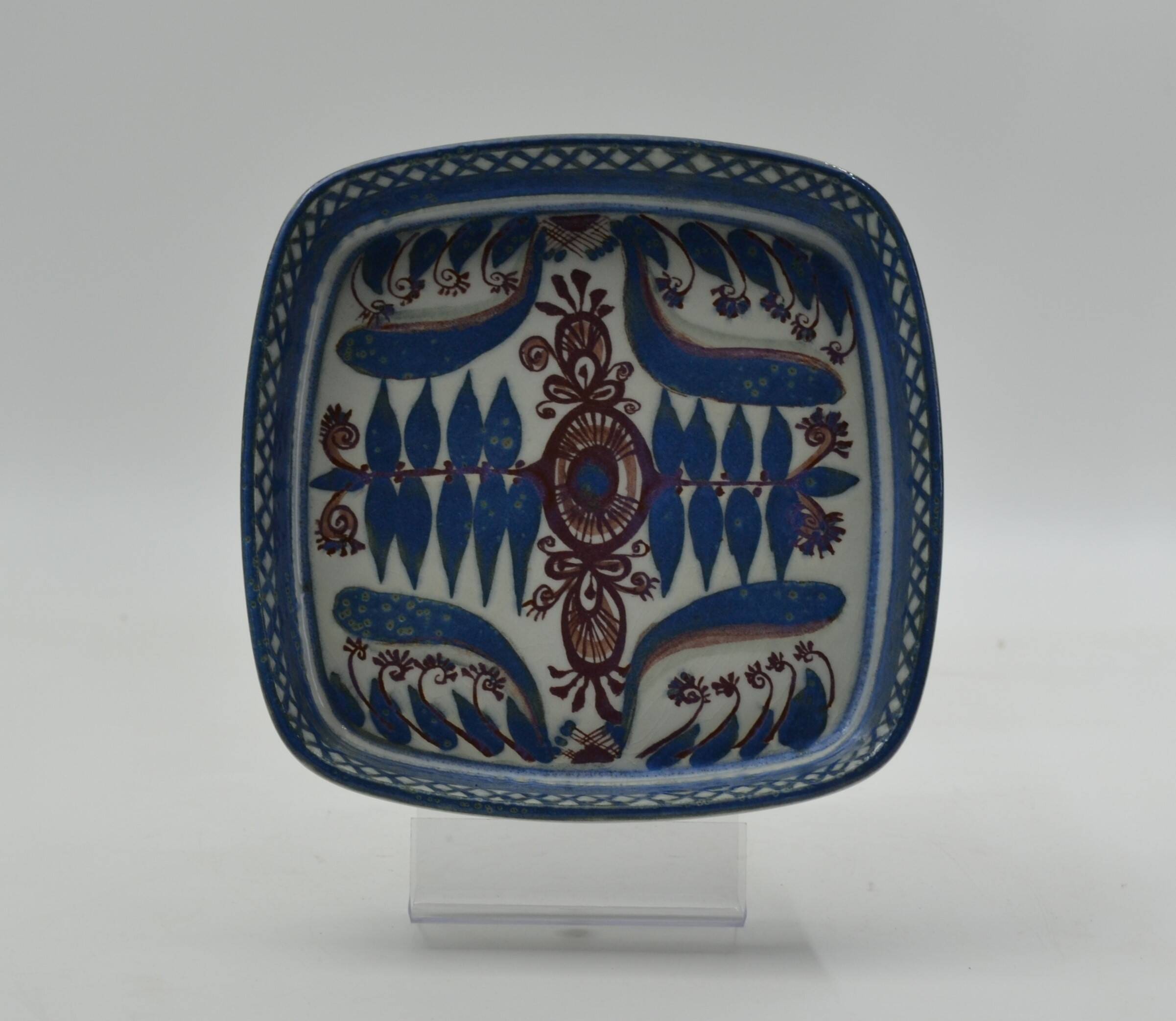 Earthenware plate from the Tenera series by Marianne Johnson for Royal Copenhagen.