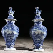 Pair of 18th-century Delft lidded vases – Pieter van den Briel, 't Fortuyn