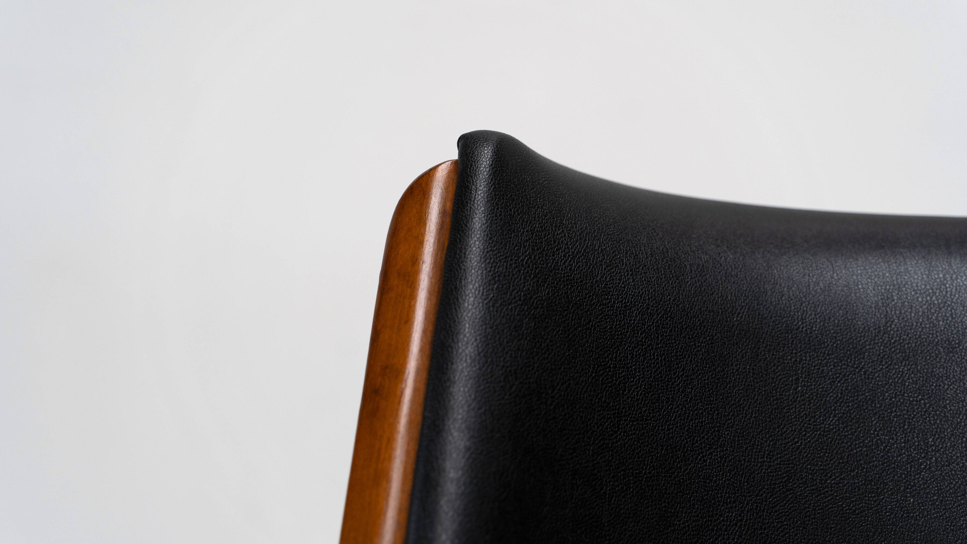 Leather lounge chair by Dal Vera