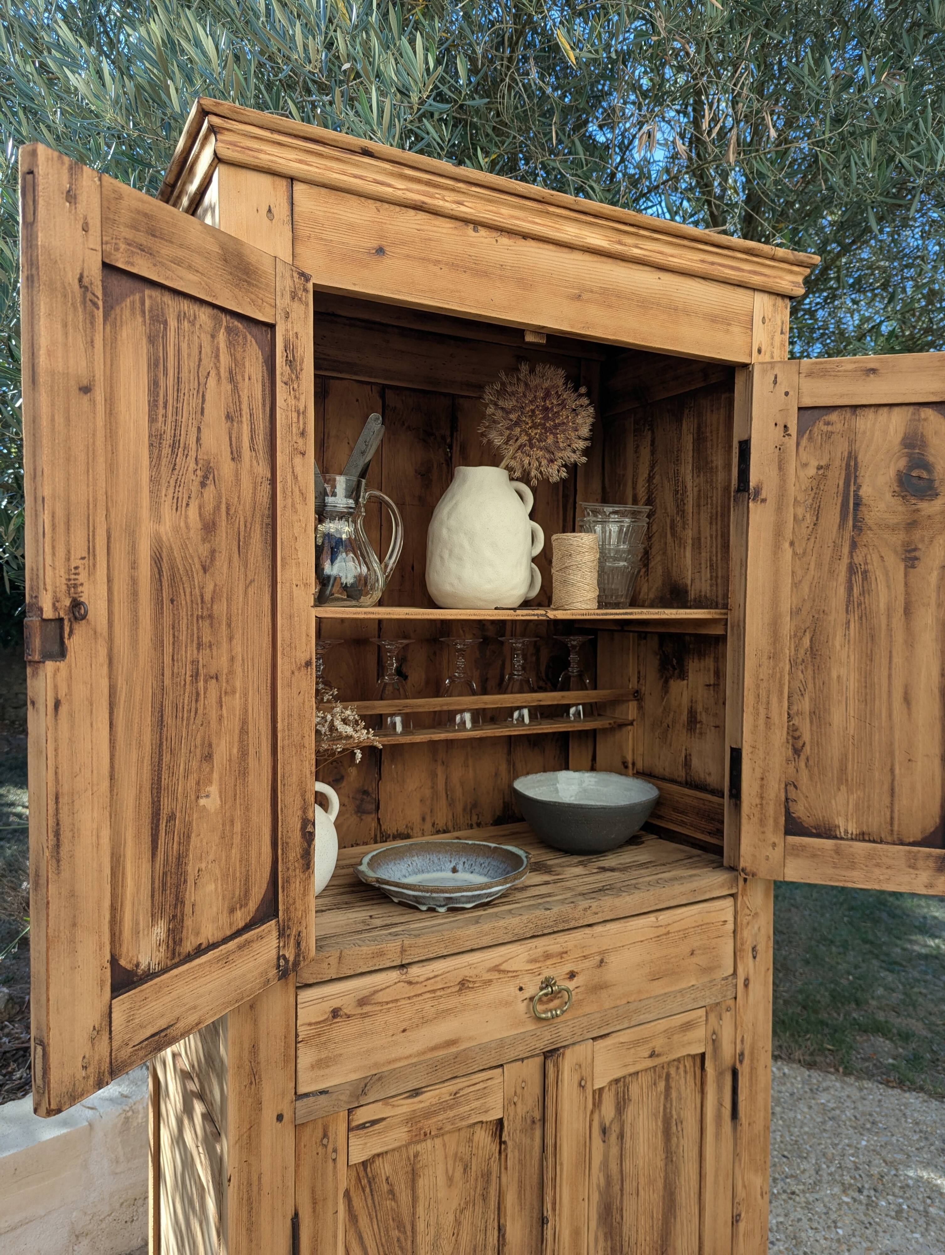 Standing man's wardrobe