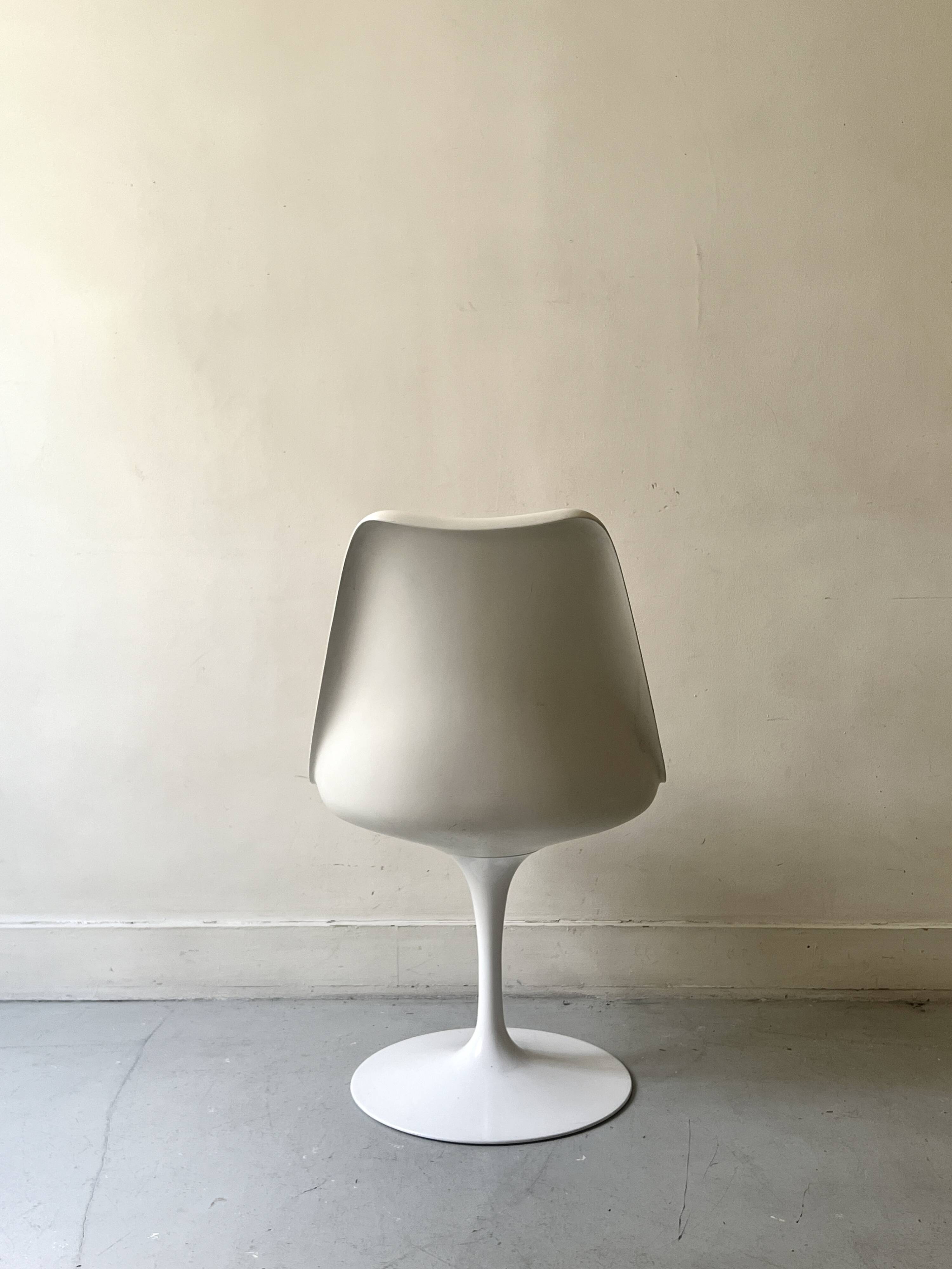 Tulip chair Eero Saarinen signed Knoll International, design 1970