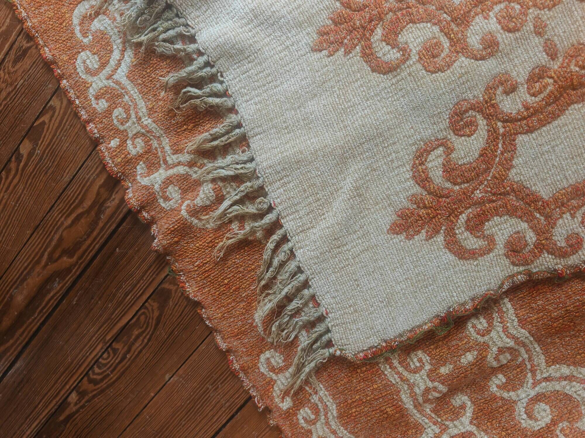Large vintage orange and white rug in 70s/Baroque style (170x95)