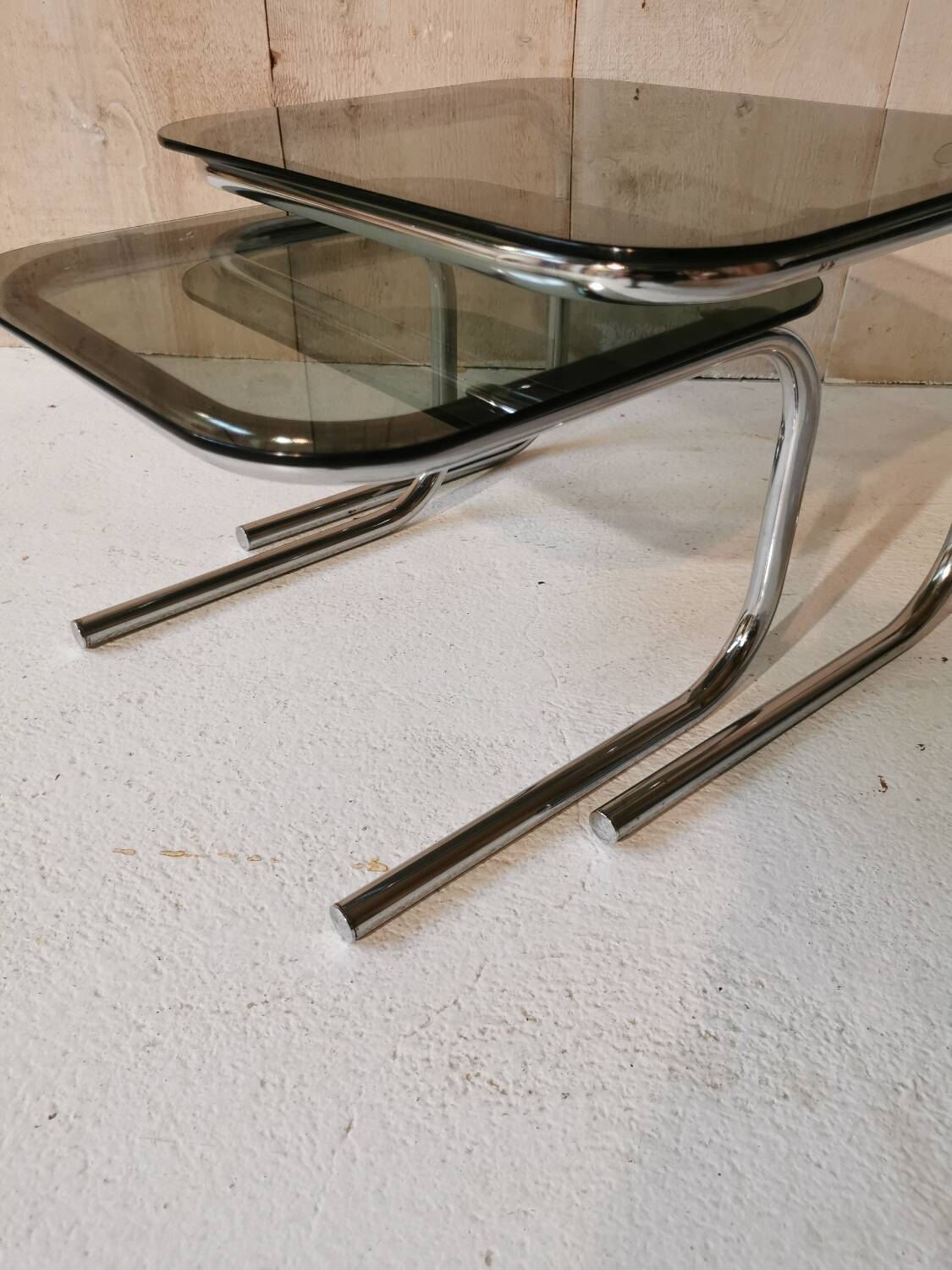 2 nesting tables in glass and chrome metal
