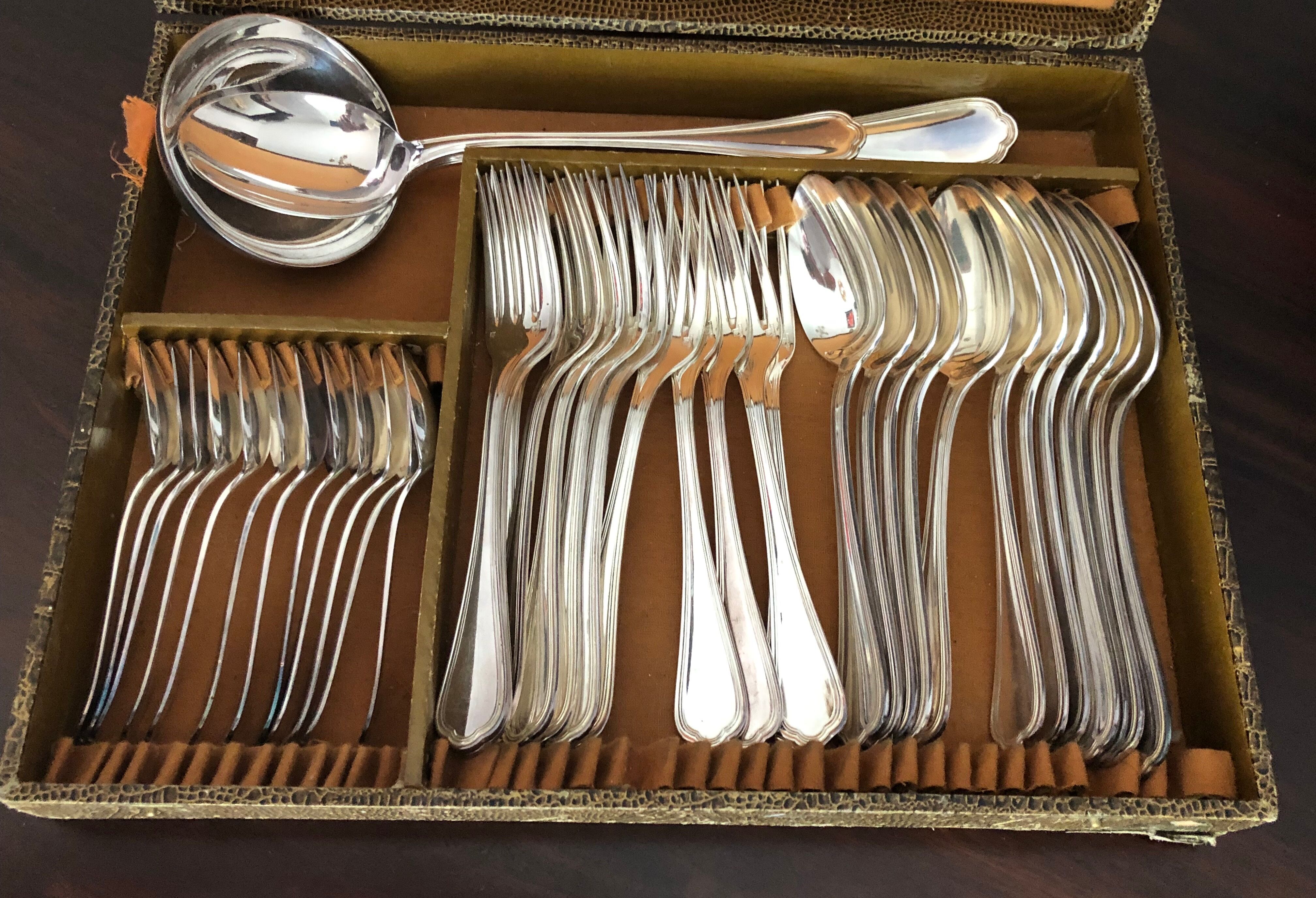Housewife in silver metal Christofle 38 pieces