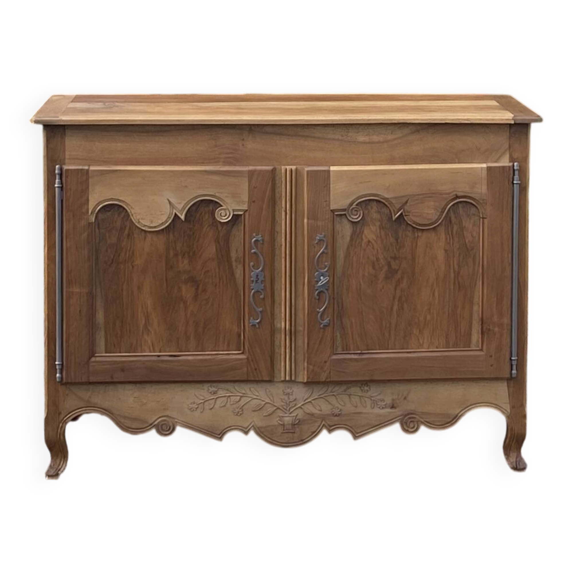 Buffet ancien en noyer