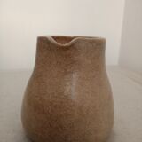 Pot à lait en grès signé