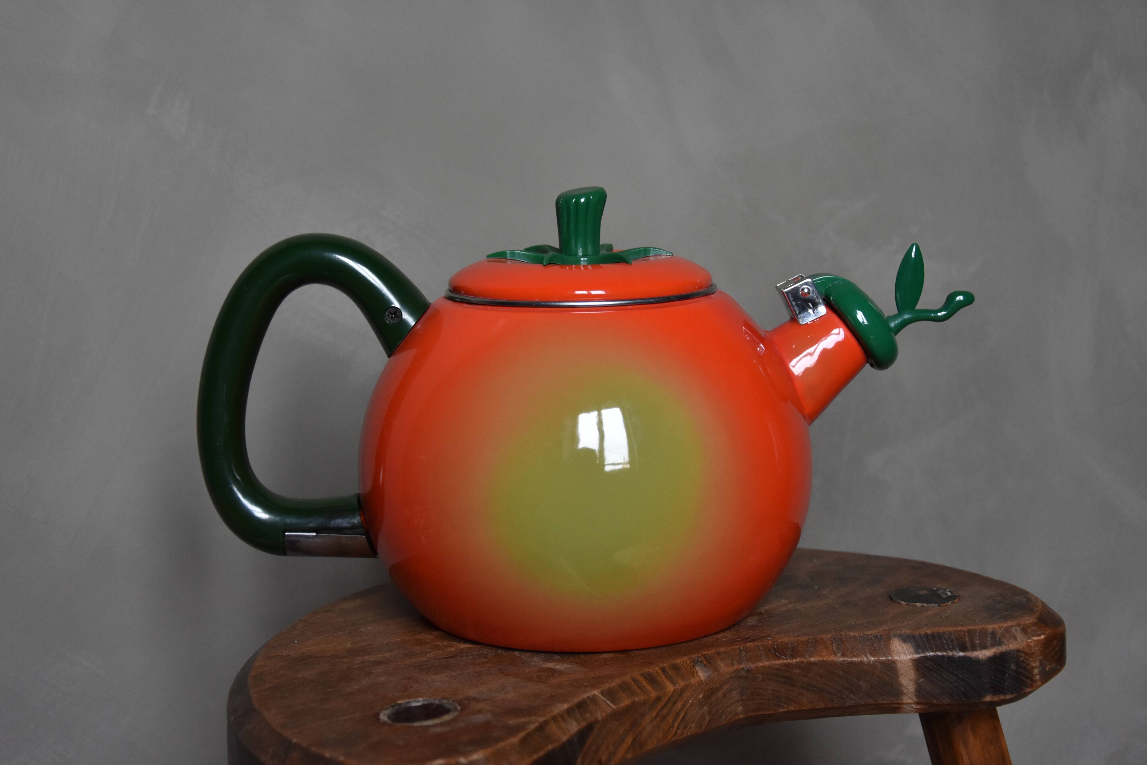 Bouilloire sifflante tomate