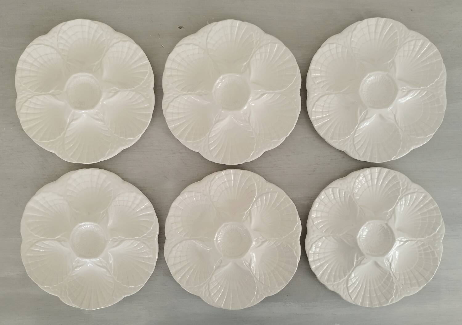 Oyster service dish and 6 plates barbotine earthenware sarreguemines ecru vintage