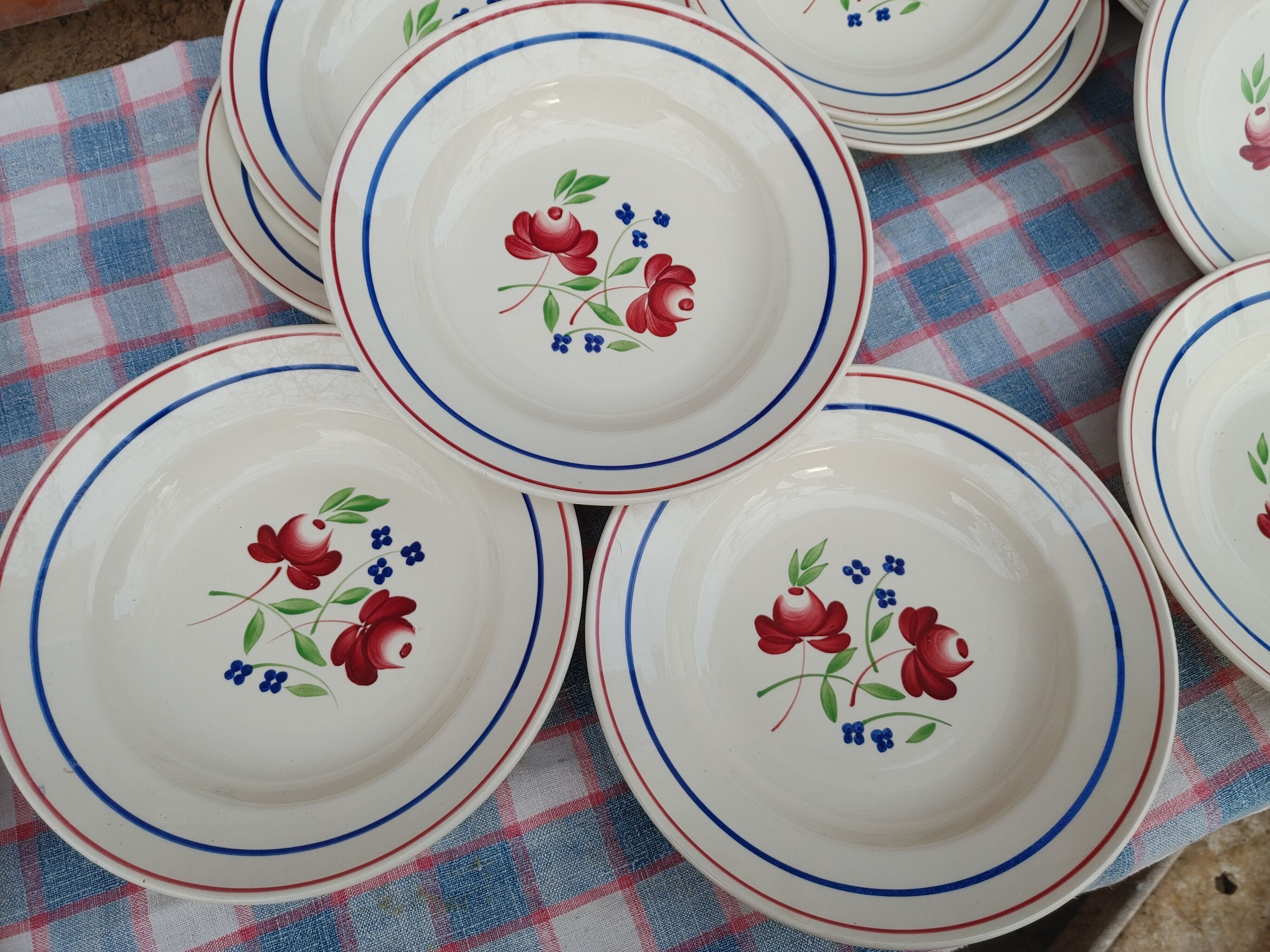 11 Deep Plates “Lunéville” Bagatelle model, Floral decoration Ø 23 cm