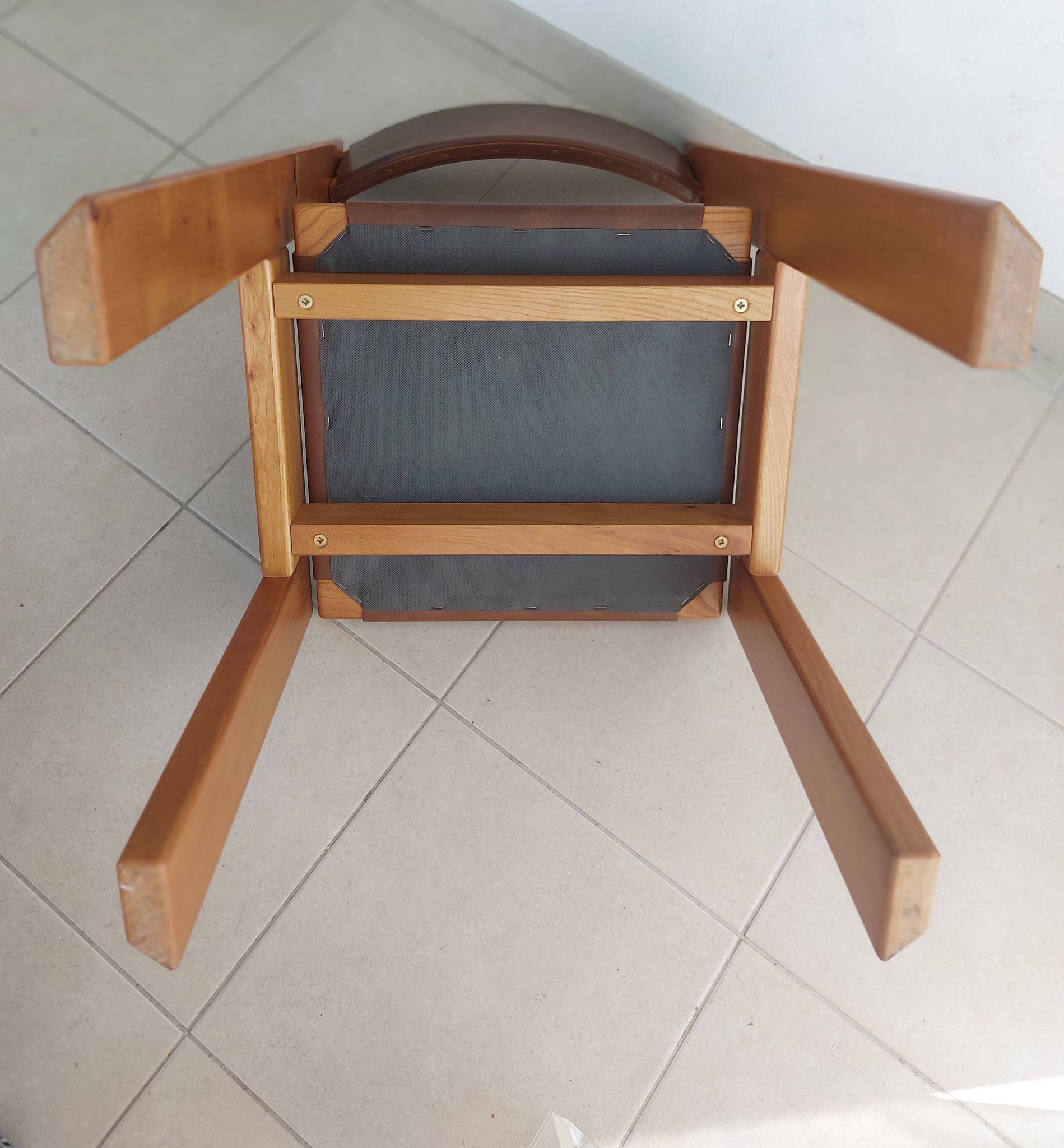 Suite de 6 chaises Luigi Gorgoni – Roche Bobois – Orme massif & Cuir – Vint