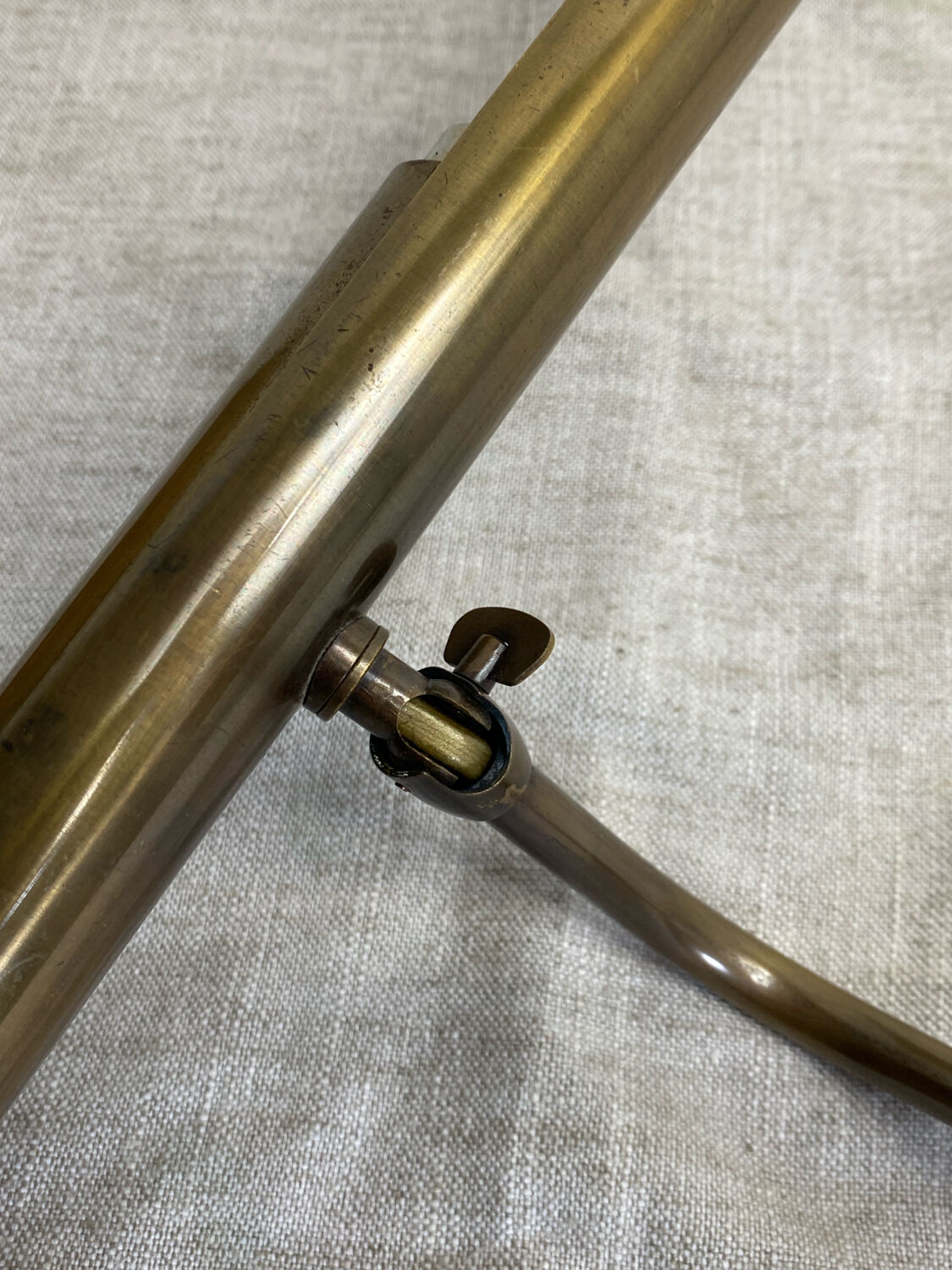 Wall light, picture light, in brass.