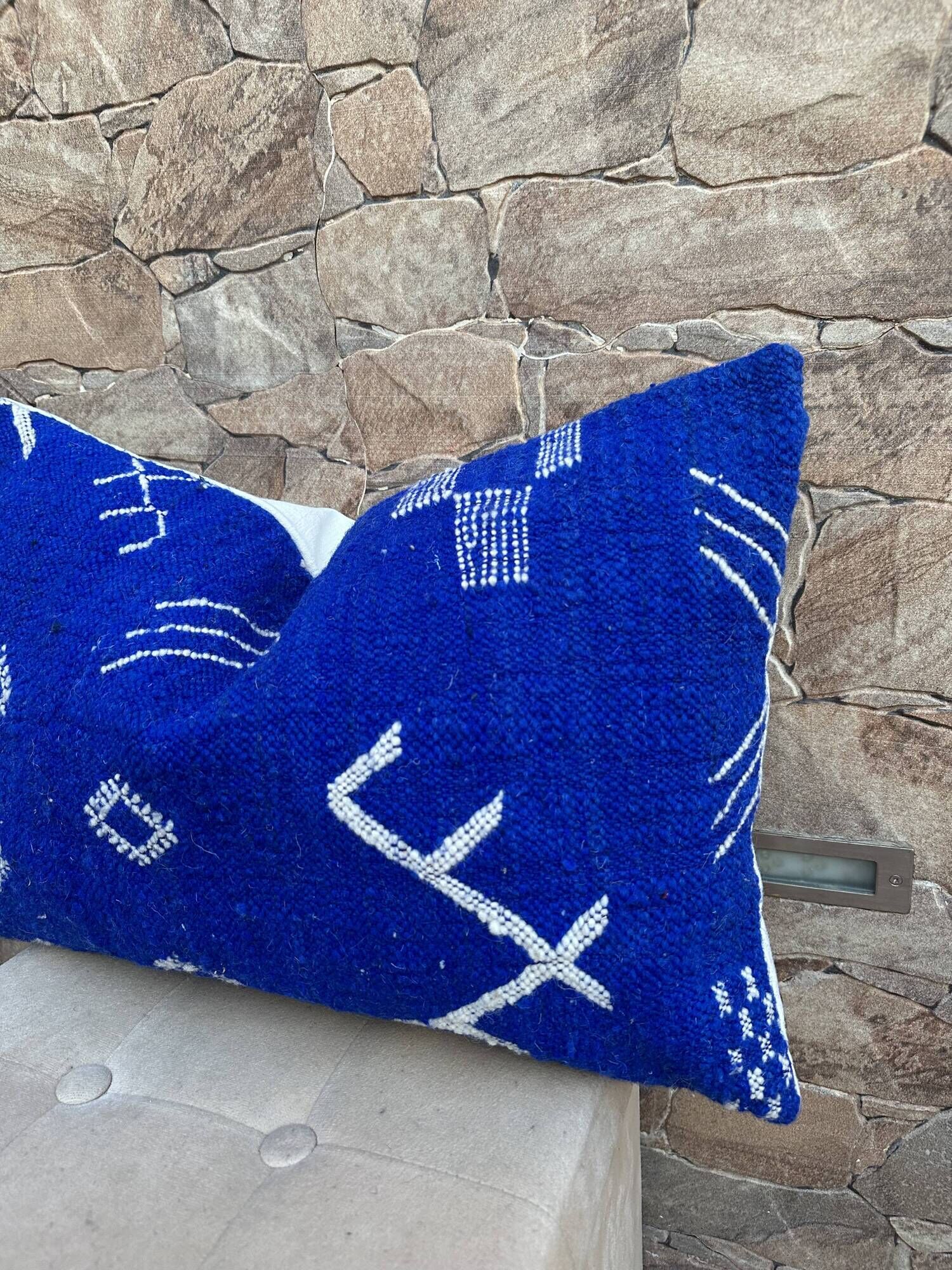 Handmade cushion cover in Berber wool: Moroccan Kilim cushion