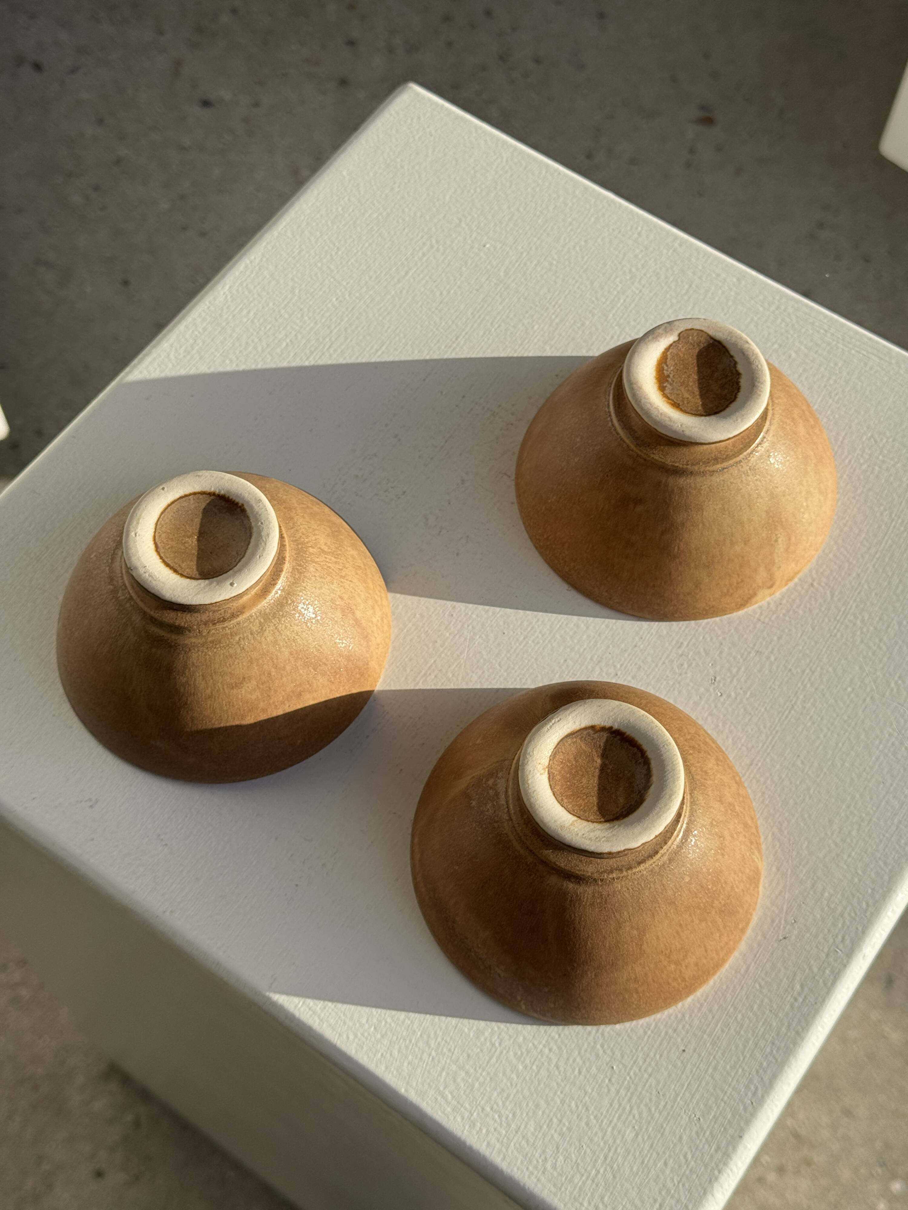 Set of 3 vintage mini bowls on foot, stoneware on pedestal H9 D10.