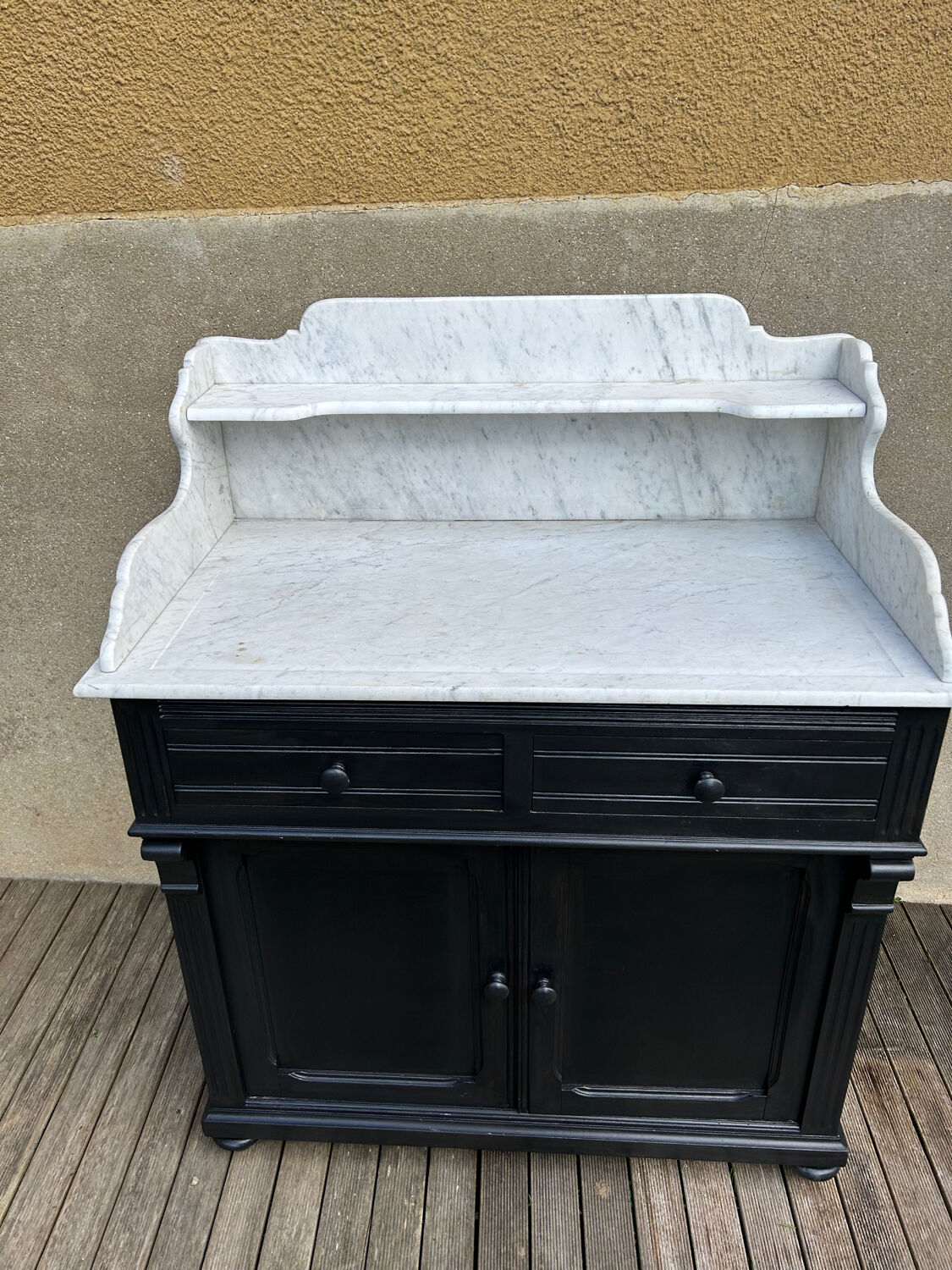 Bathroom furniture from around 1900