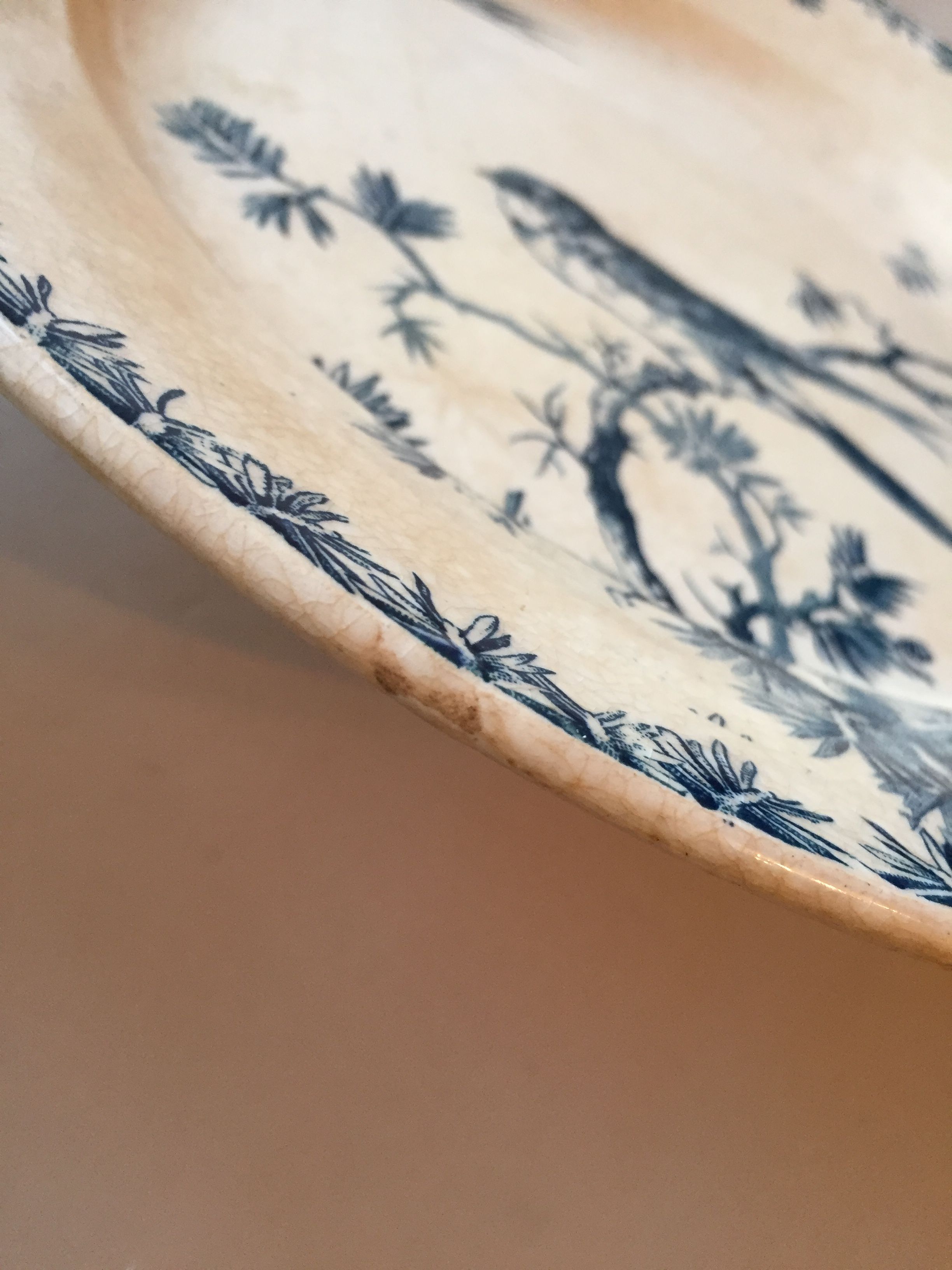 Round dish, opaque porcelain of Gien, provencal, blue bird