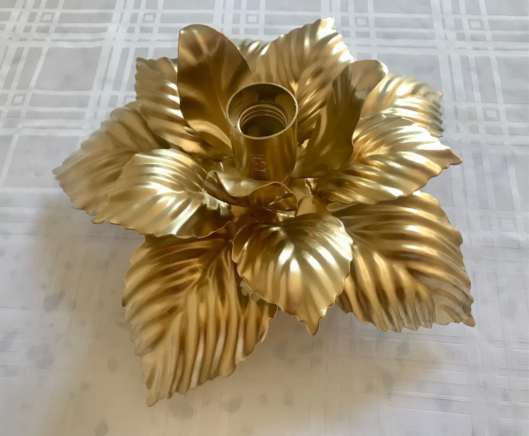 Golden flower wall lamp