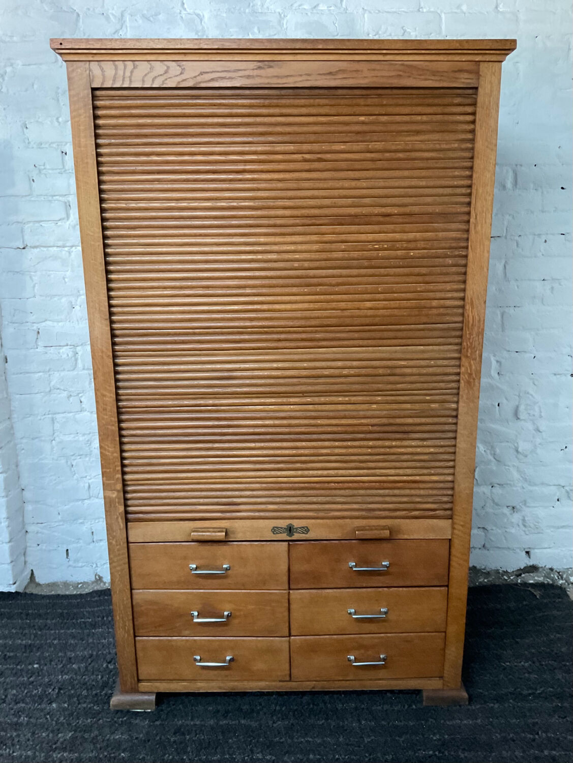 Notary furniture with wooden curtain