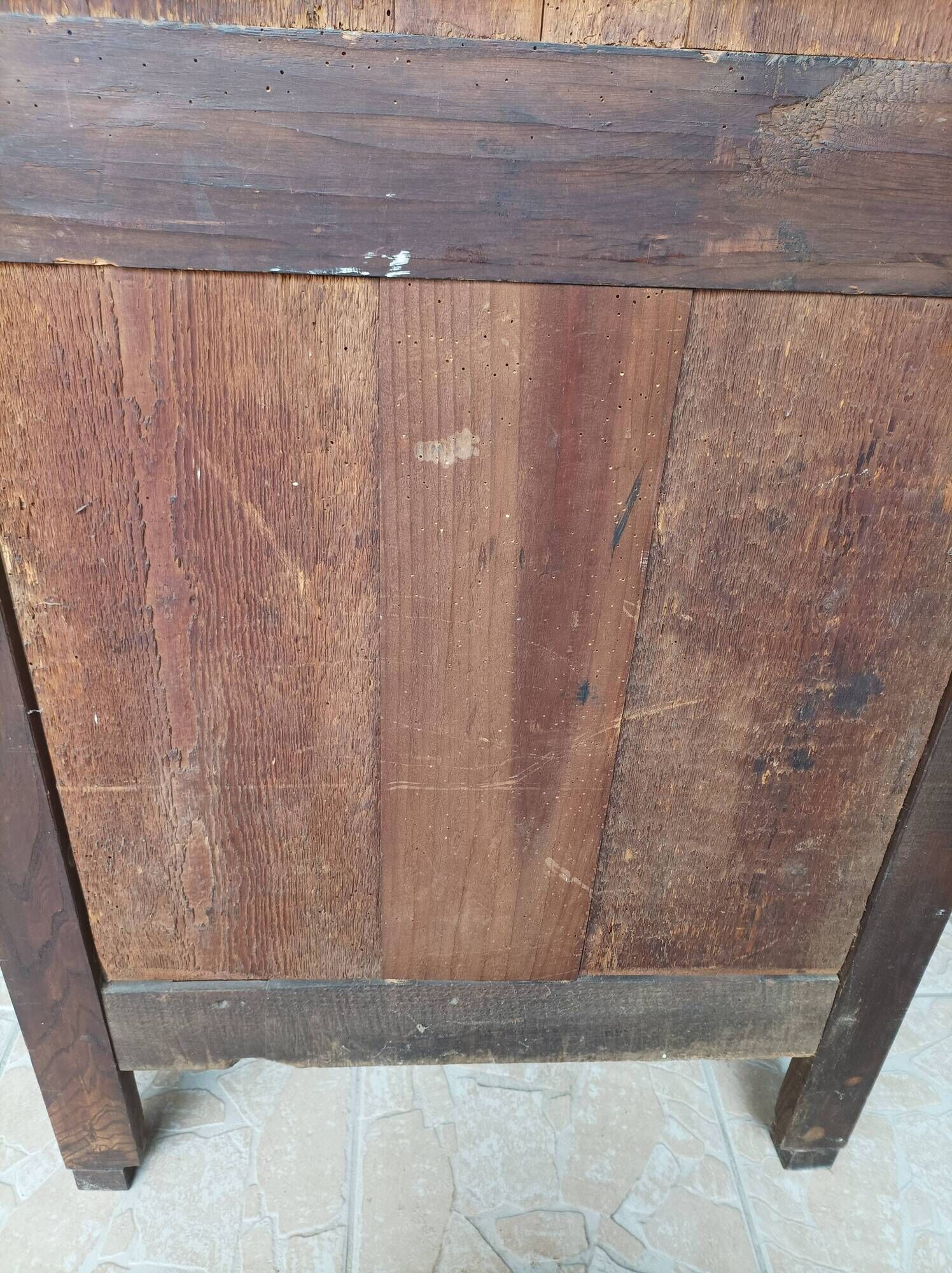 Standing man Louis XV in walnut and ash burl