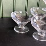 Set of 6 vintage cups in very good condition.