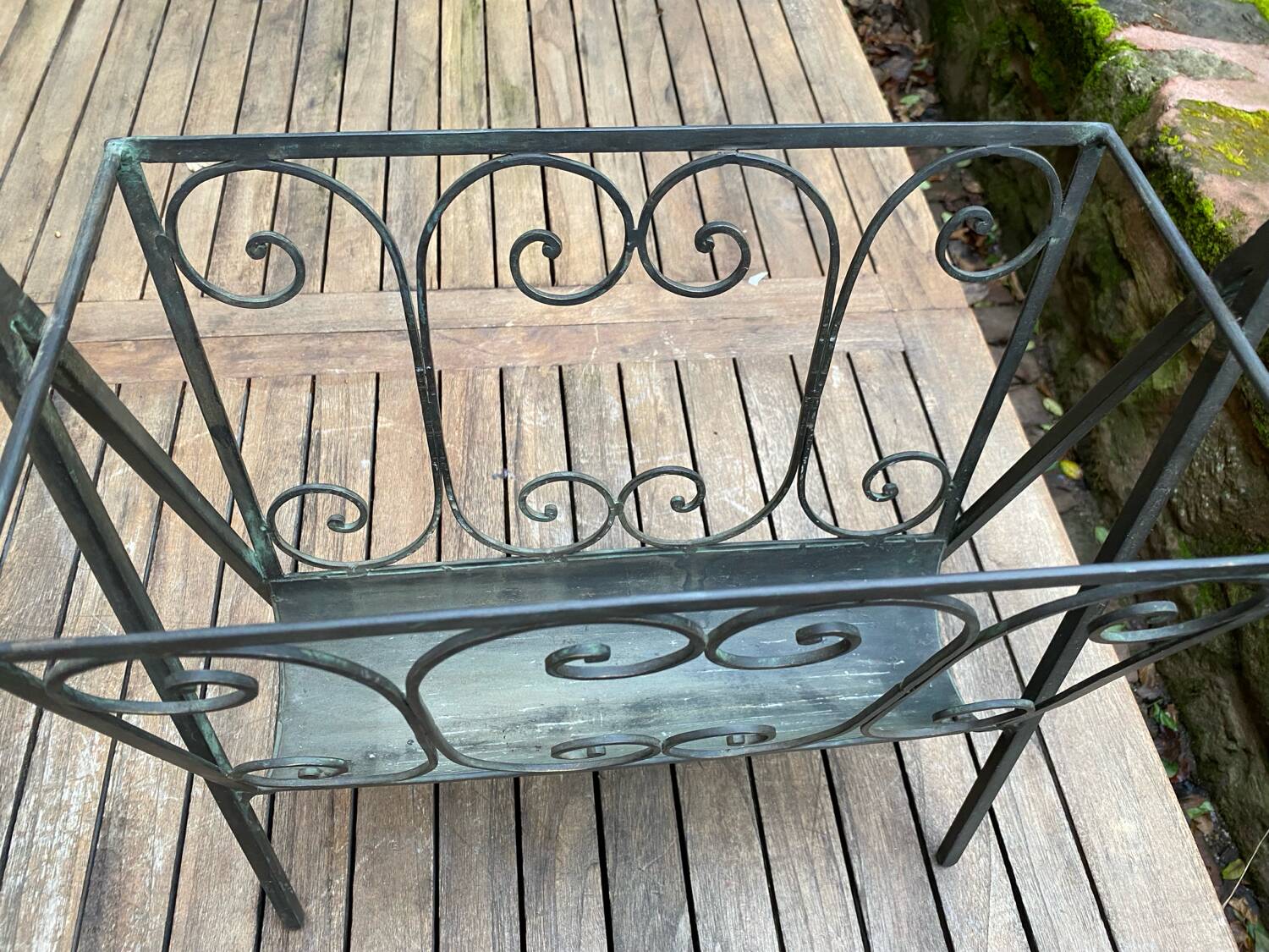 Art Deco magazine rack in wrought iron with bronze patina from around 1930-1940.