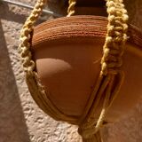 Suspension in macramé