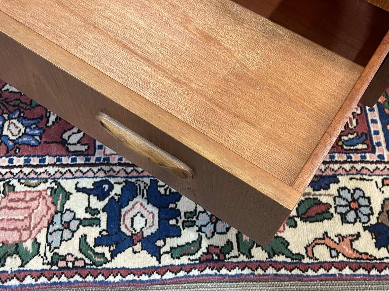 Commode 3 tiroirs GPlan en teck des années 1970 avec pieds compas