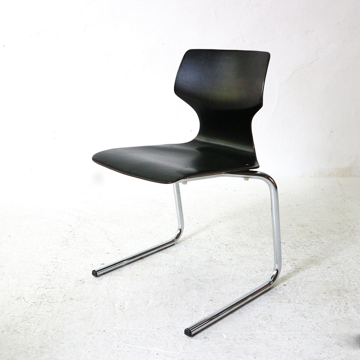 Pair of '70s Cantilever Pagholz Chairs