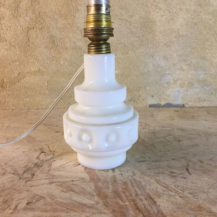 Pied de lampe de chevet en opaline blanc