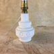 Pied de lampe de chevet en opaline blanc