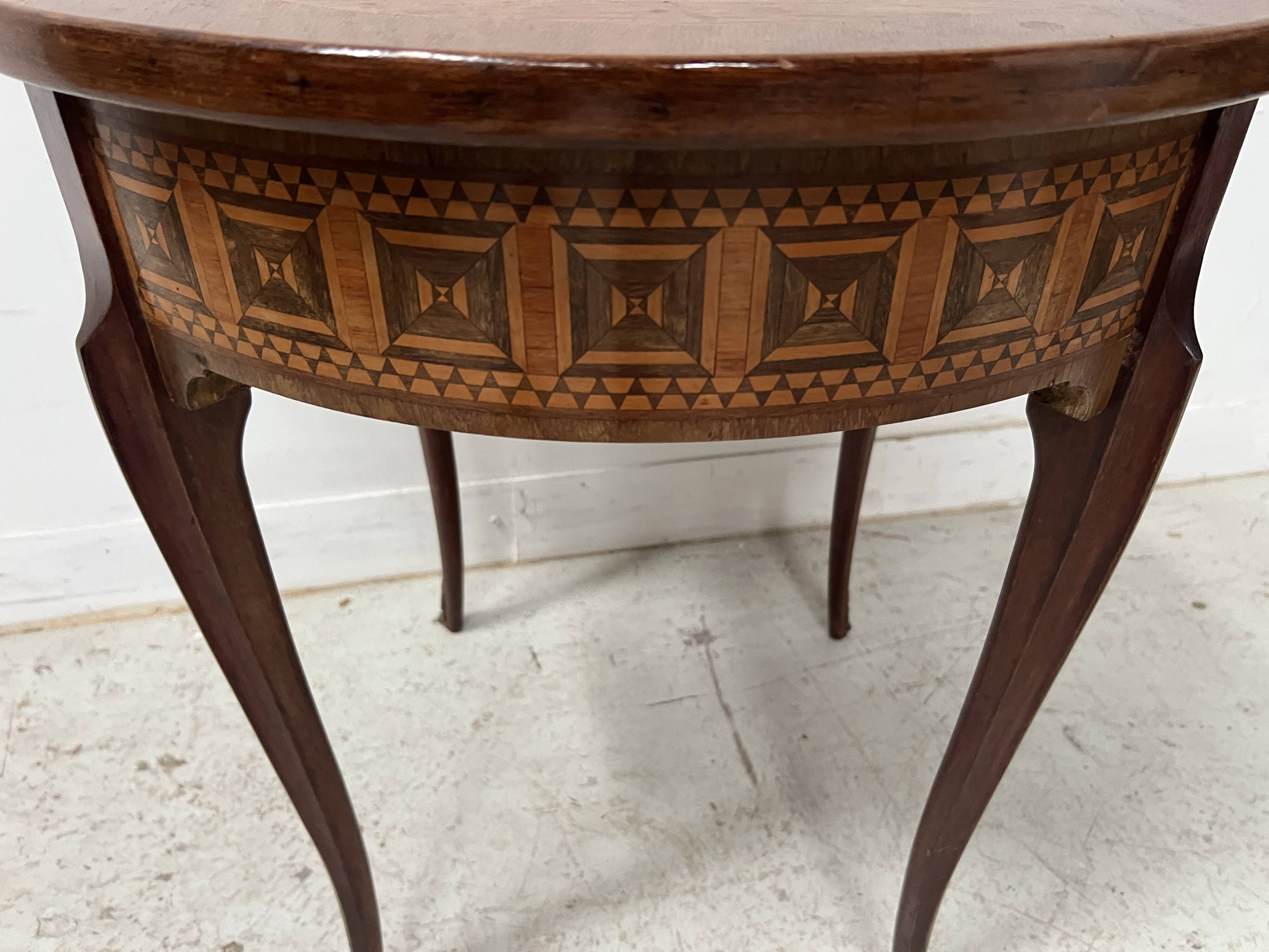 Louis XV style marquetry wood side table, 20th century