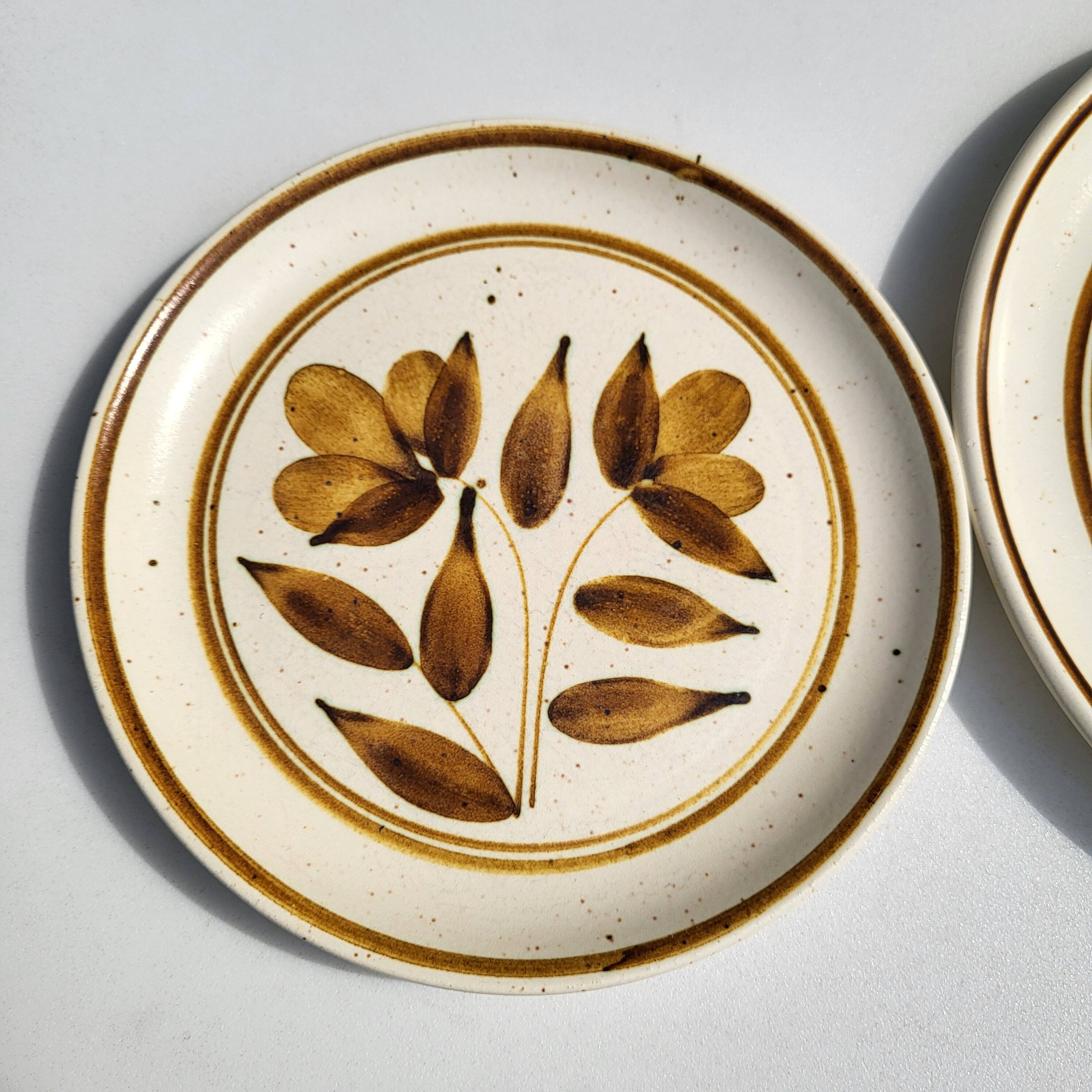 Duo d'assiettes en grès Longchamp marron à décor de fleurs