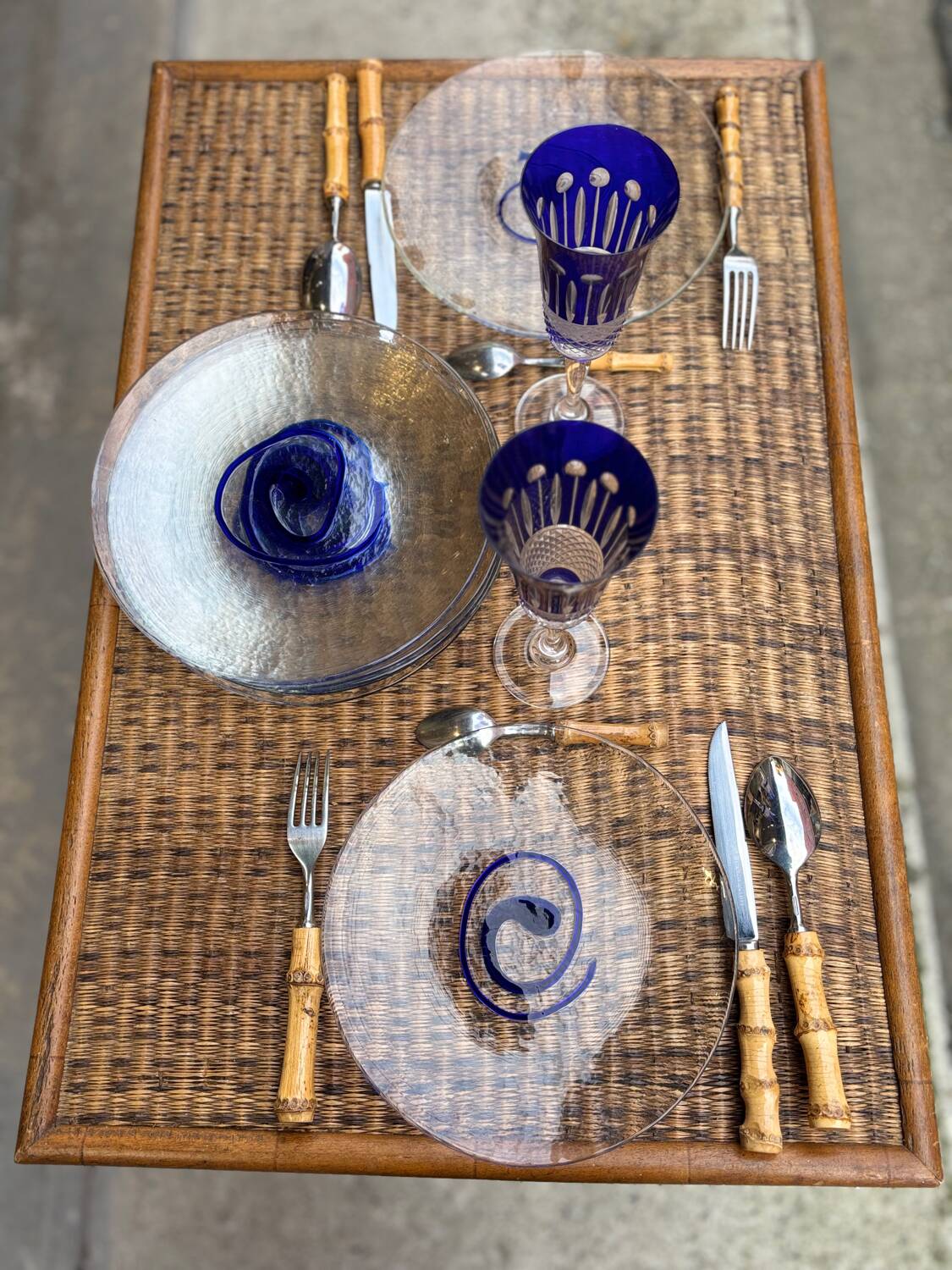 8 vintage blown glass plates with swirl decoration